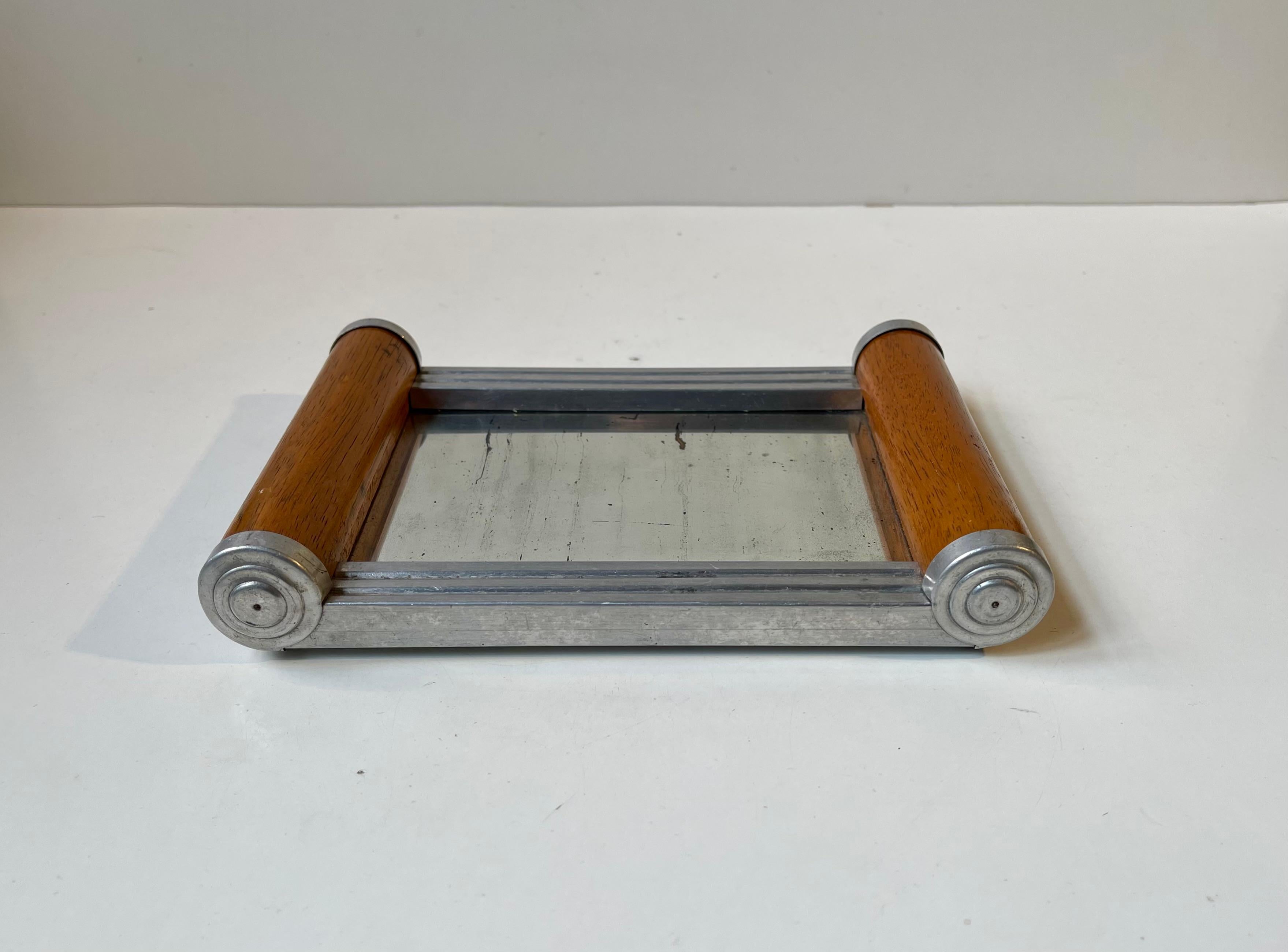 Bandeja con espejo de meseta de la era Bauhaus en diseño aerodinámico, Alemania Años 30 en Bueno estado para la venta en Esbjerg, DK