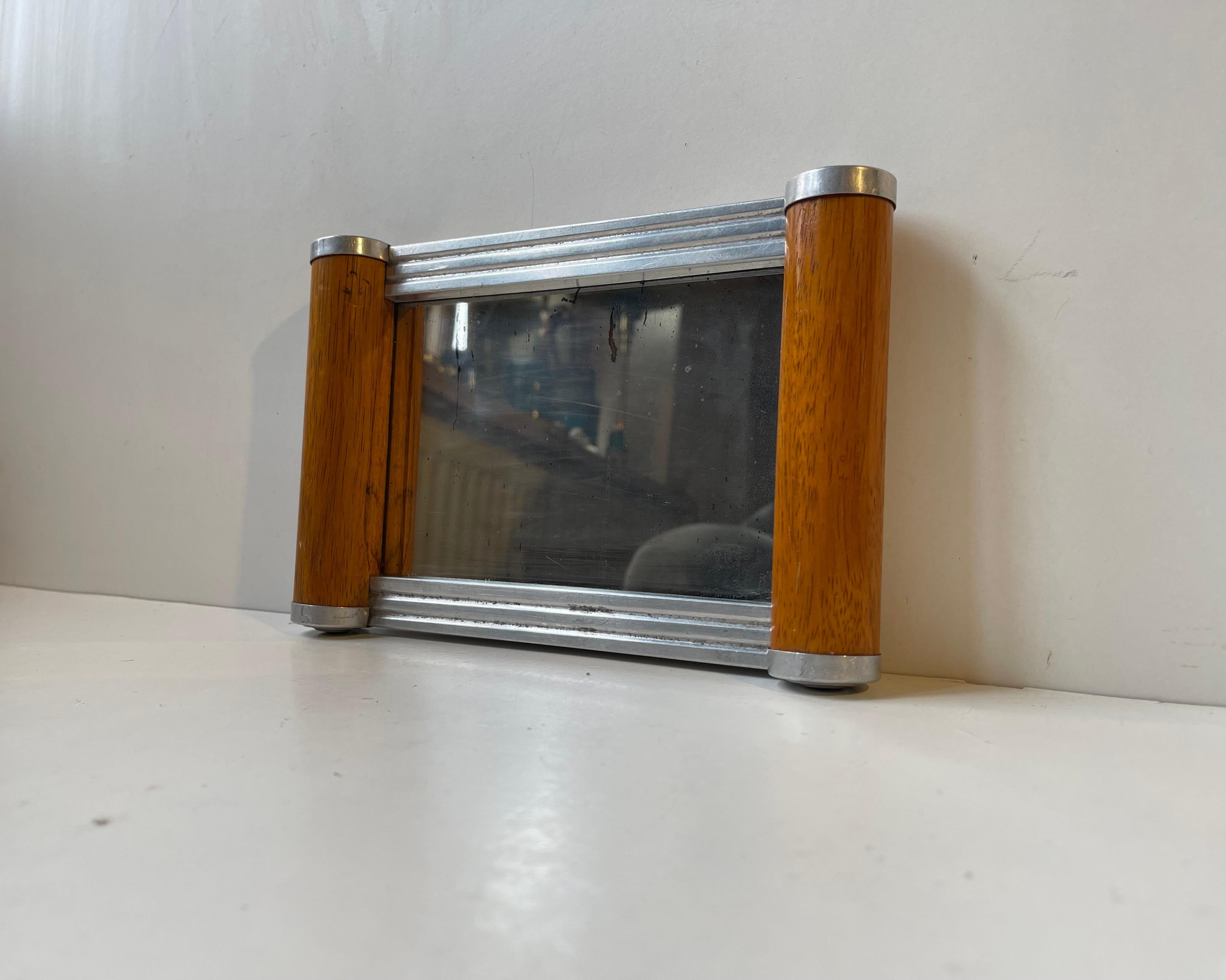 Bandeja con espejo de meseta de la era Bauhaus en diseño aerodinámico, Alemania Años 30 Aluminio en venta