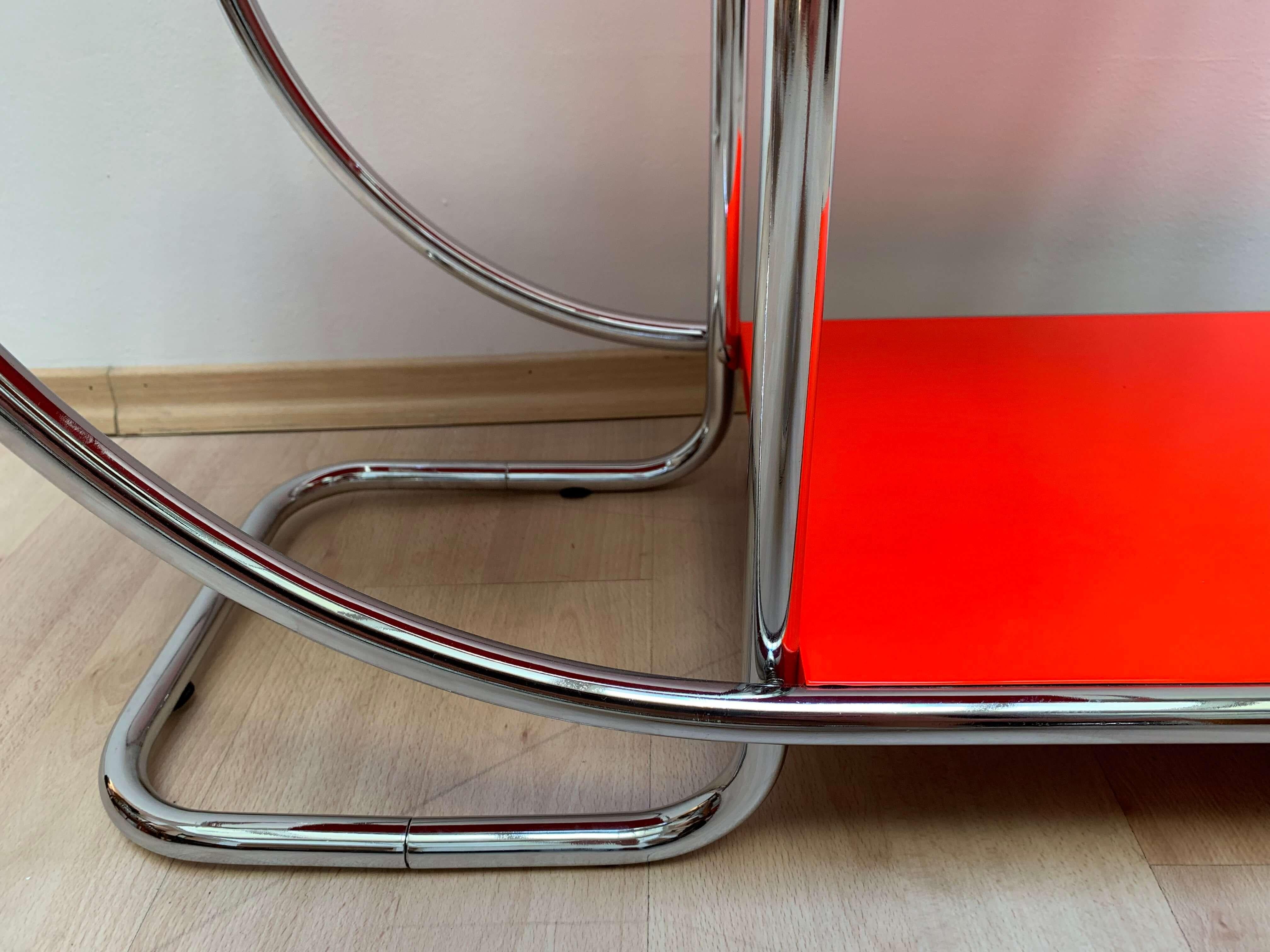 Bauhaus Étagère, Chromed and Luminous Red, Germany, circa 1930 In Excellent Condition In Regensburg, DE