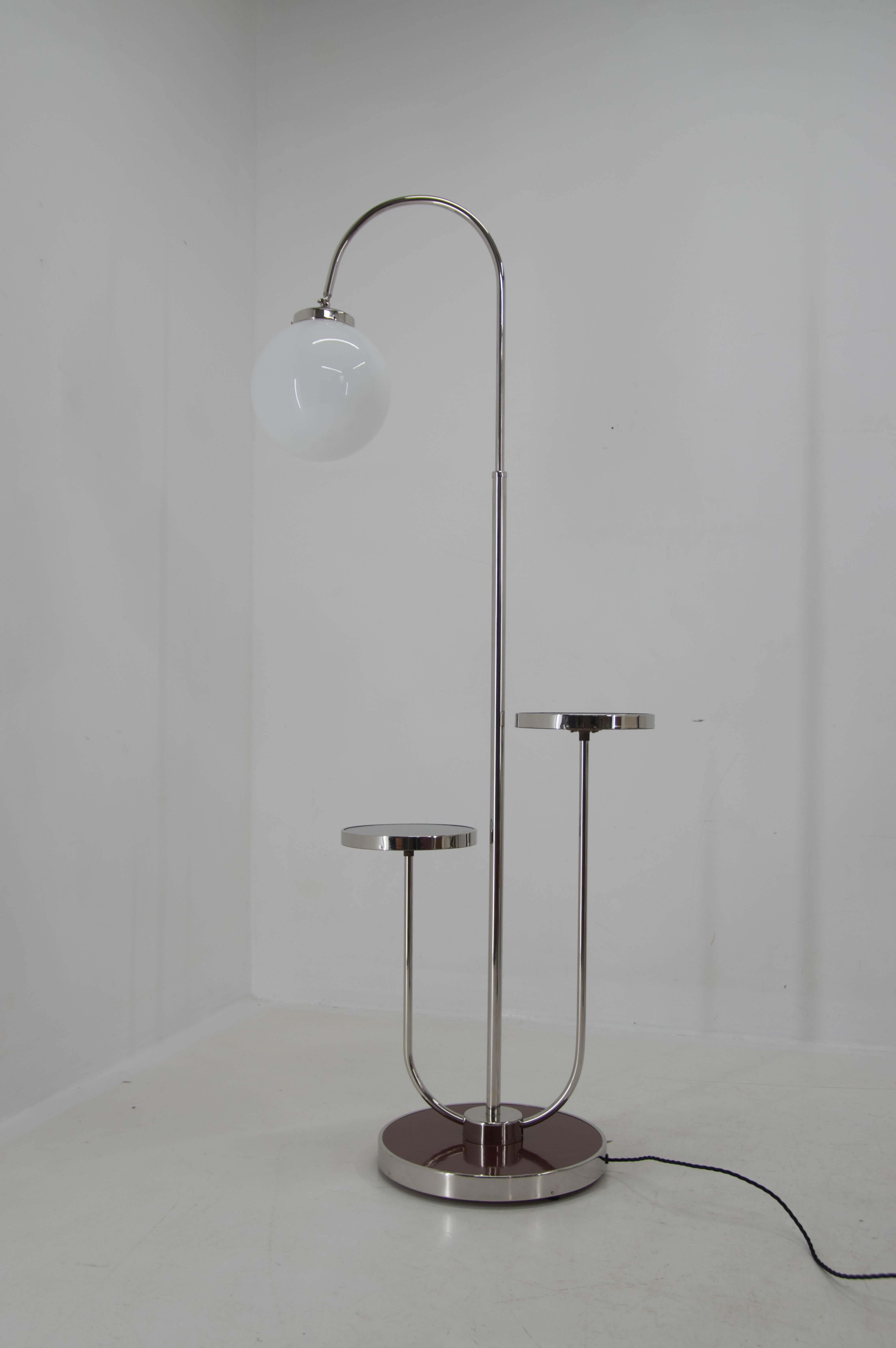 Bauhaus Floor Lamp by Halabala, 1940s, Restored In Good Condition For Sale In Praha, CZ