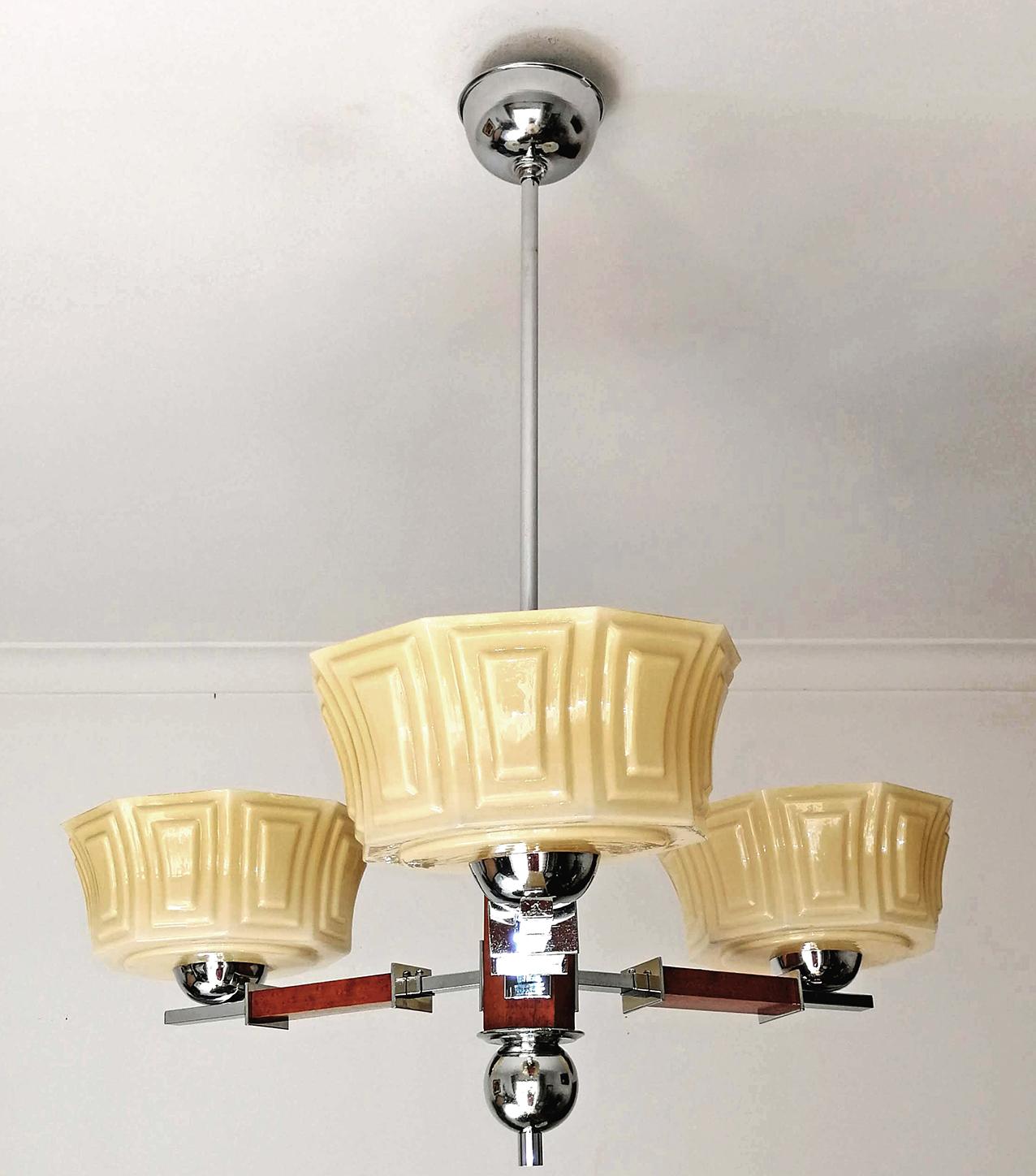 Bauhaus French Art Deco Opaline Amber Glass Shades Chrome and Wood Chandelier In Good Condition For Sale In Coimbra, PT