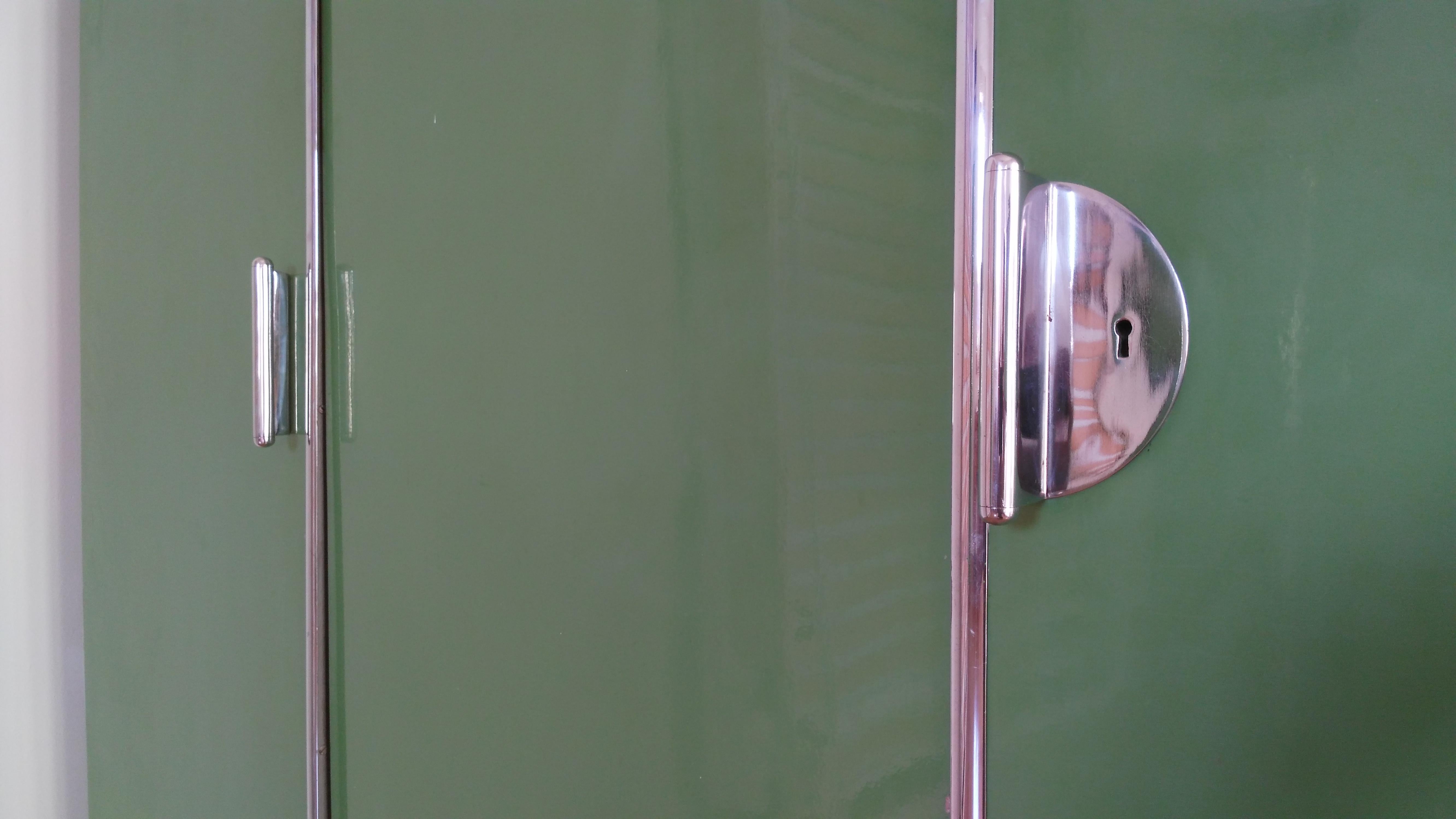 Armoire fonctionnelle Bauhaus de Rudolf Vichr, années 1930 Bon état - En vente à Praha, CZ