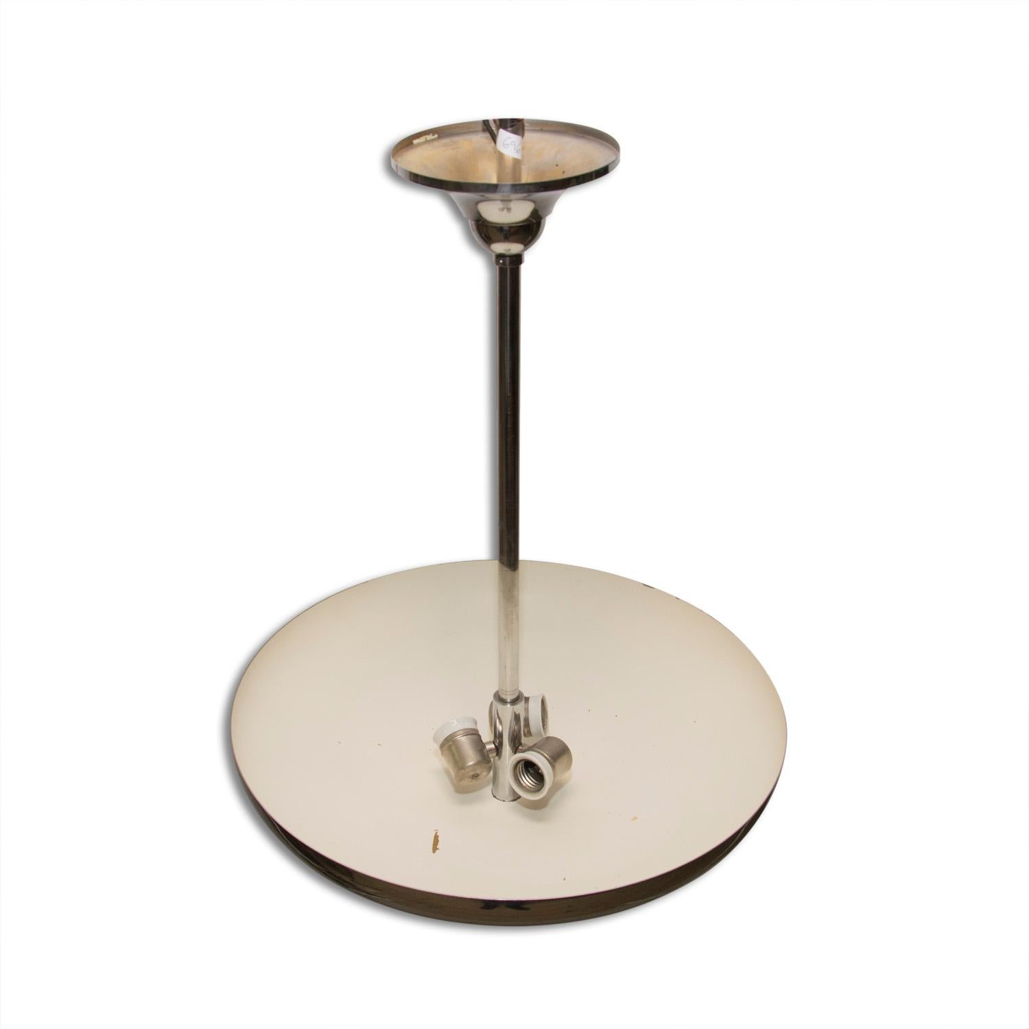 This Bauhaus pendant features a chromium-plated structure with a chromium plated shade.
The lamp holds three Bakelite E27 lamp holders. Fully functional, new wiring.
In excellent condition.
 