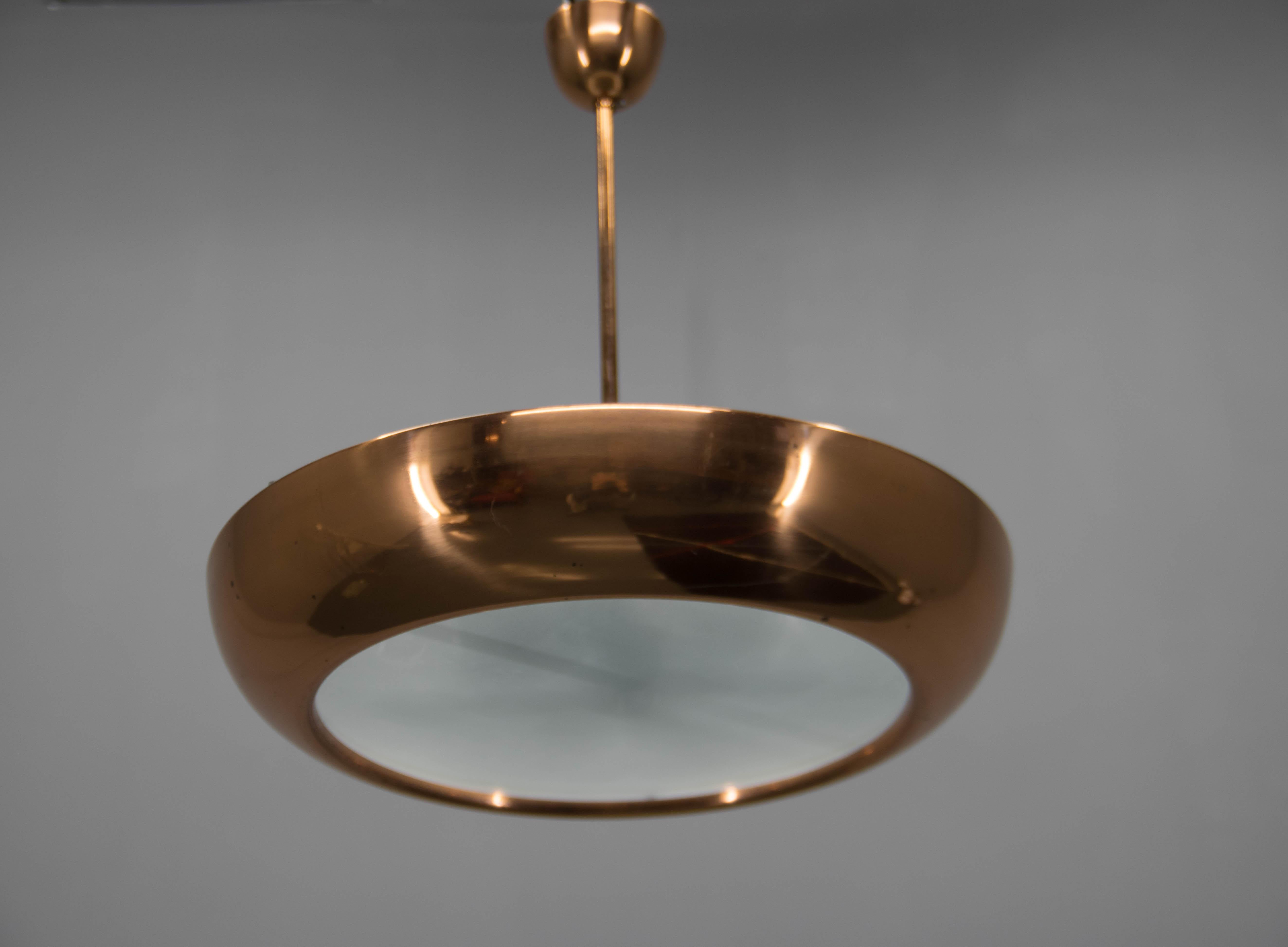 Bauhaus/ Functionalistischer Kupfer-Kronleuchter UFO, 1930er Jahre (Glas) im Angebot