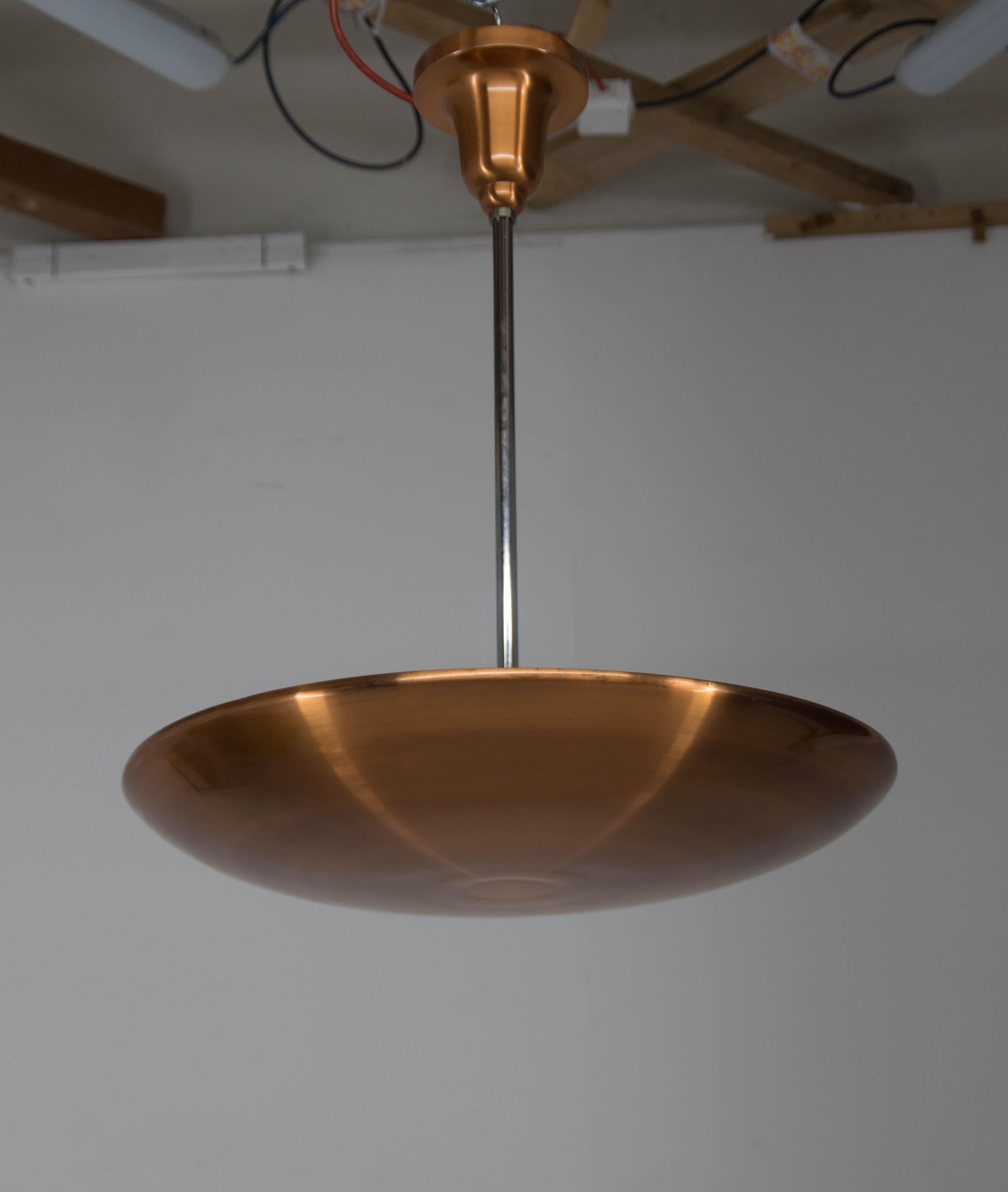 Timeless elegant and simple Bauhaus copper pendant made by IAS in late 1930s.
Very well preserved - only minimum scratches.
Restored: lacquered copper polished
Rewired: 3x60W, E25-E27 bulbs
Chrome central rod can be shorten on demand
US wiring