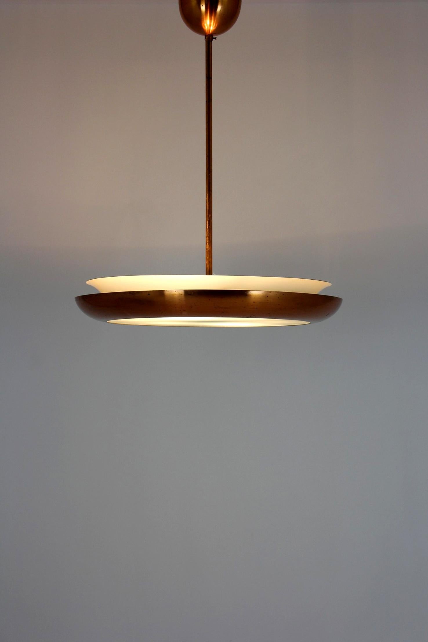 Lampada a sospensione Ufo funzionalista Bauhaus di Josef Hurka per Napako, anni '30 in vendita 7