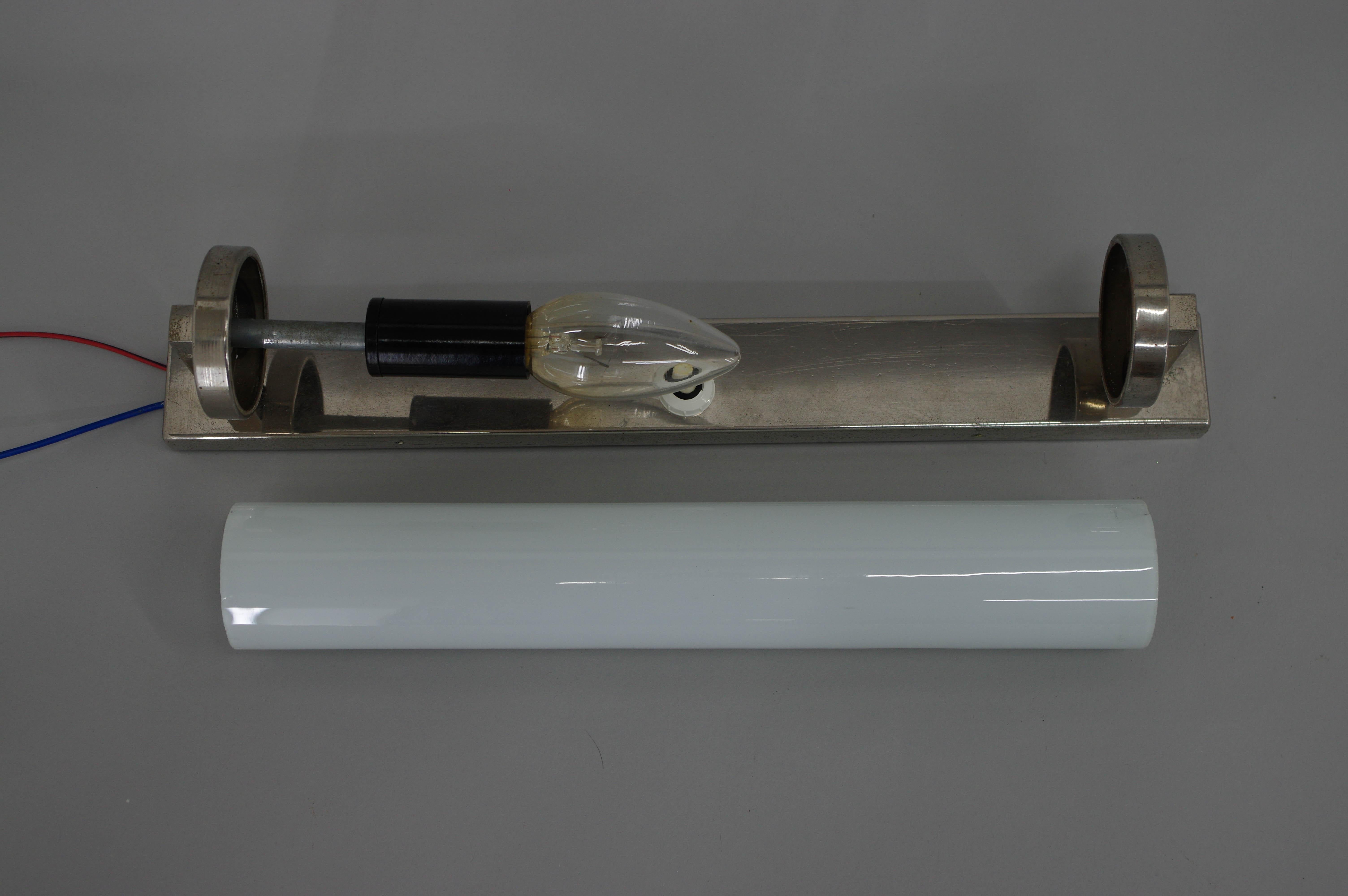 Bauhaus / Functionalist Wall Lamp, 1930s, Restored For Sale 4