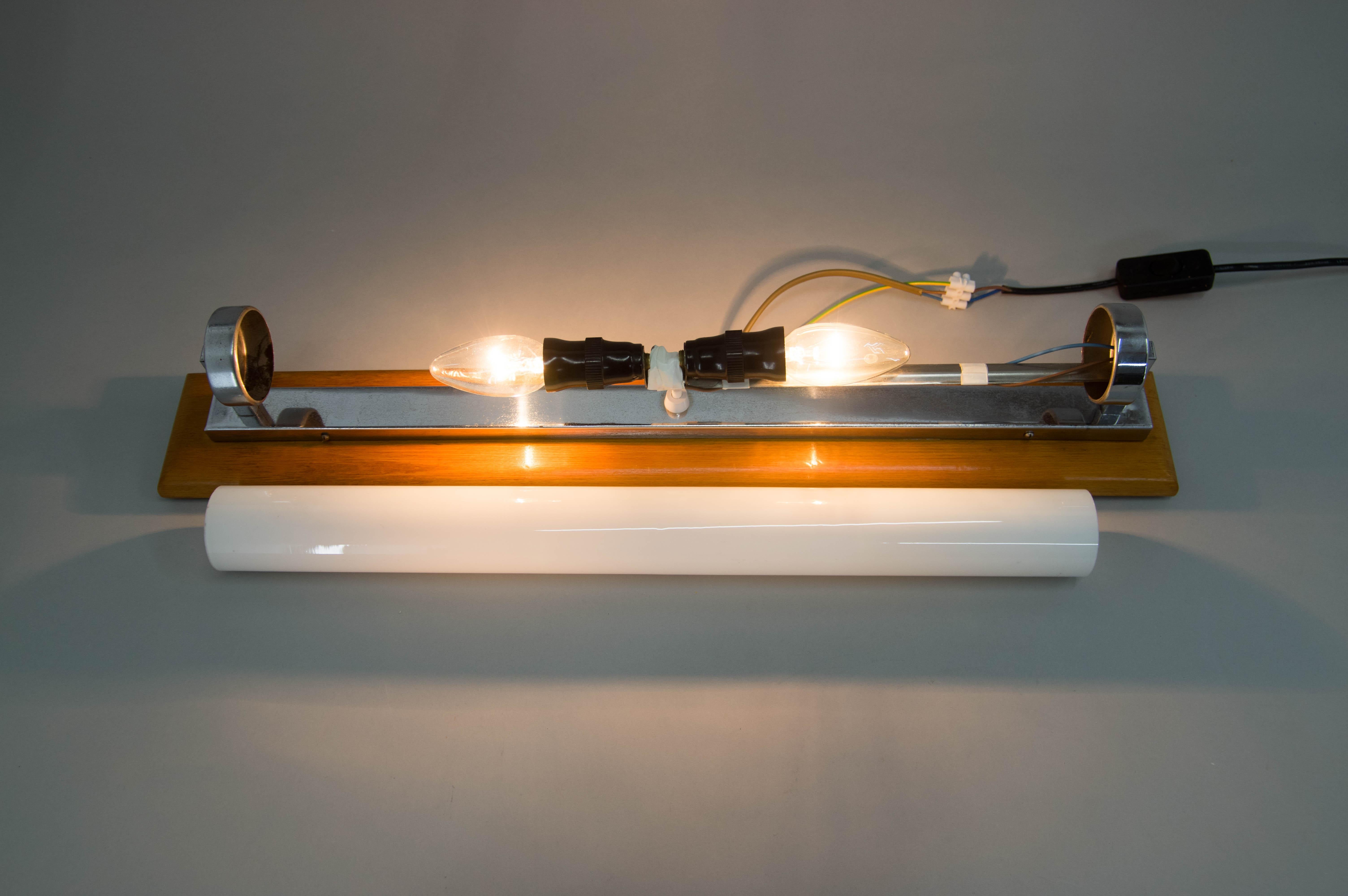 Bauhaus/Functionalist Wall Lamp, 1930s, Restored In Good Condition For Sale In Praha, CZ