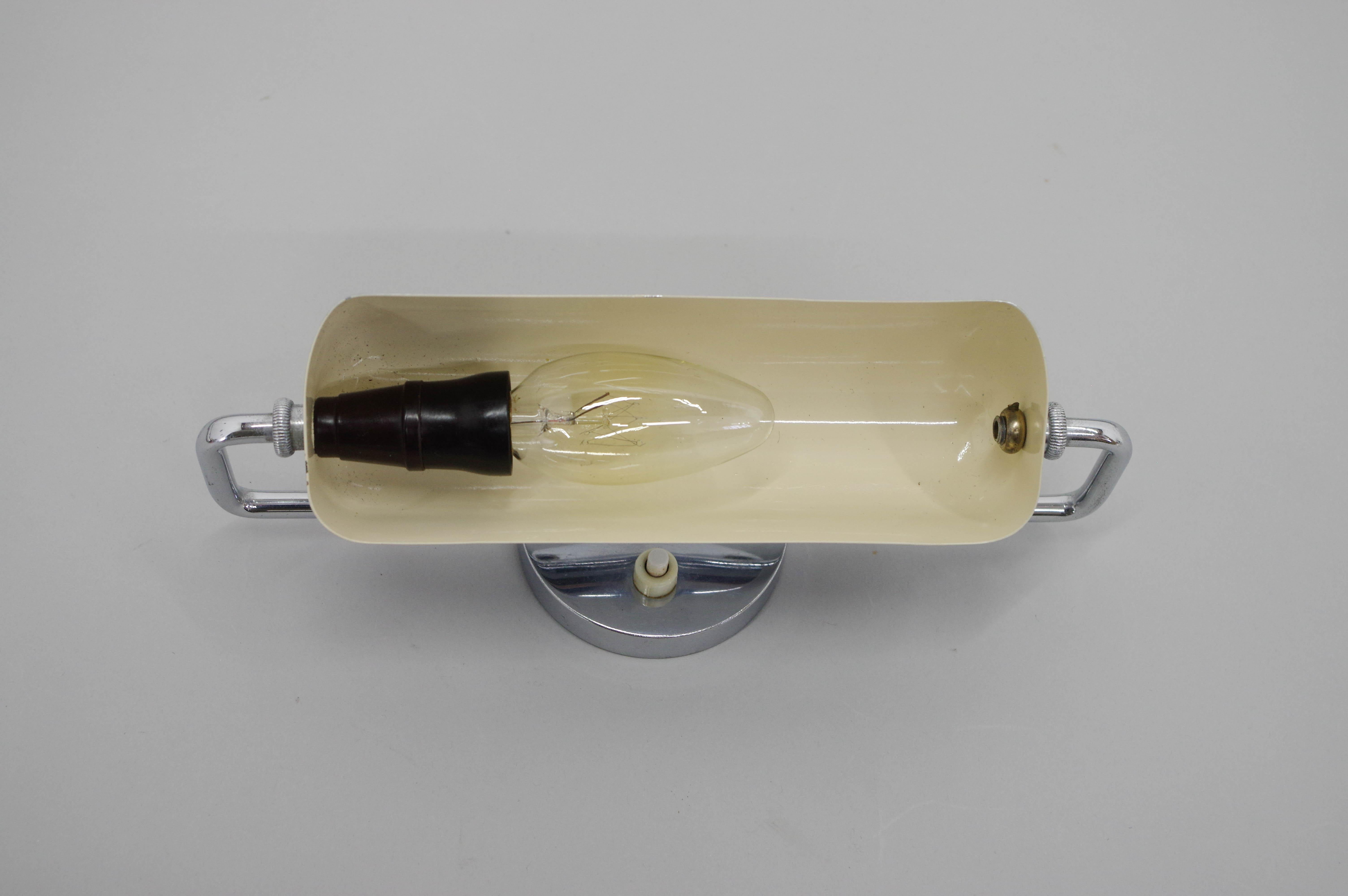 Mid-20th Century Bauhaus / Functionalist Wall Lamp with Rotating Shade, 1930s, Restored For Sale