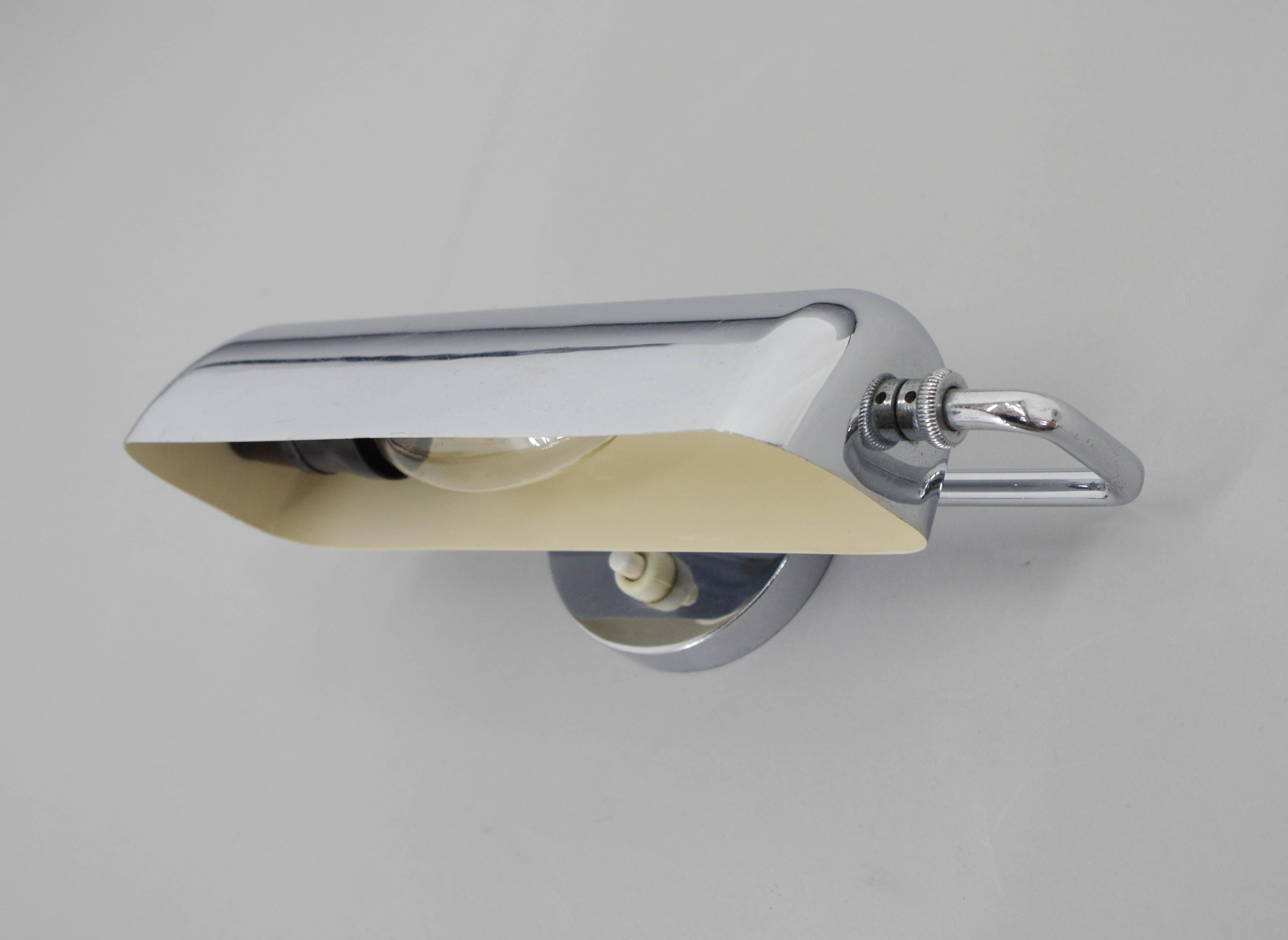 Chrome Bauhaus / Functionalist Wall Lamp with Rotating Shade, 1930s, Restored For Sale