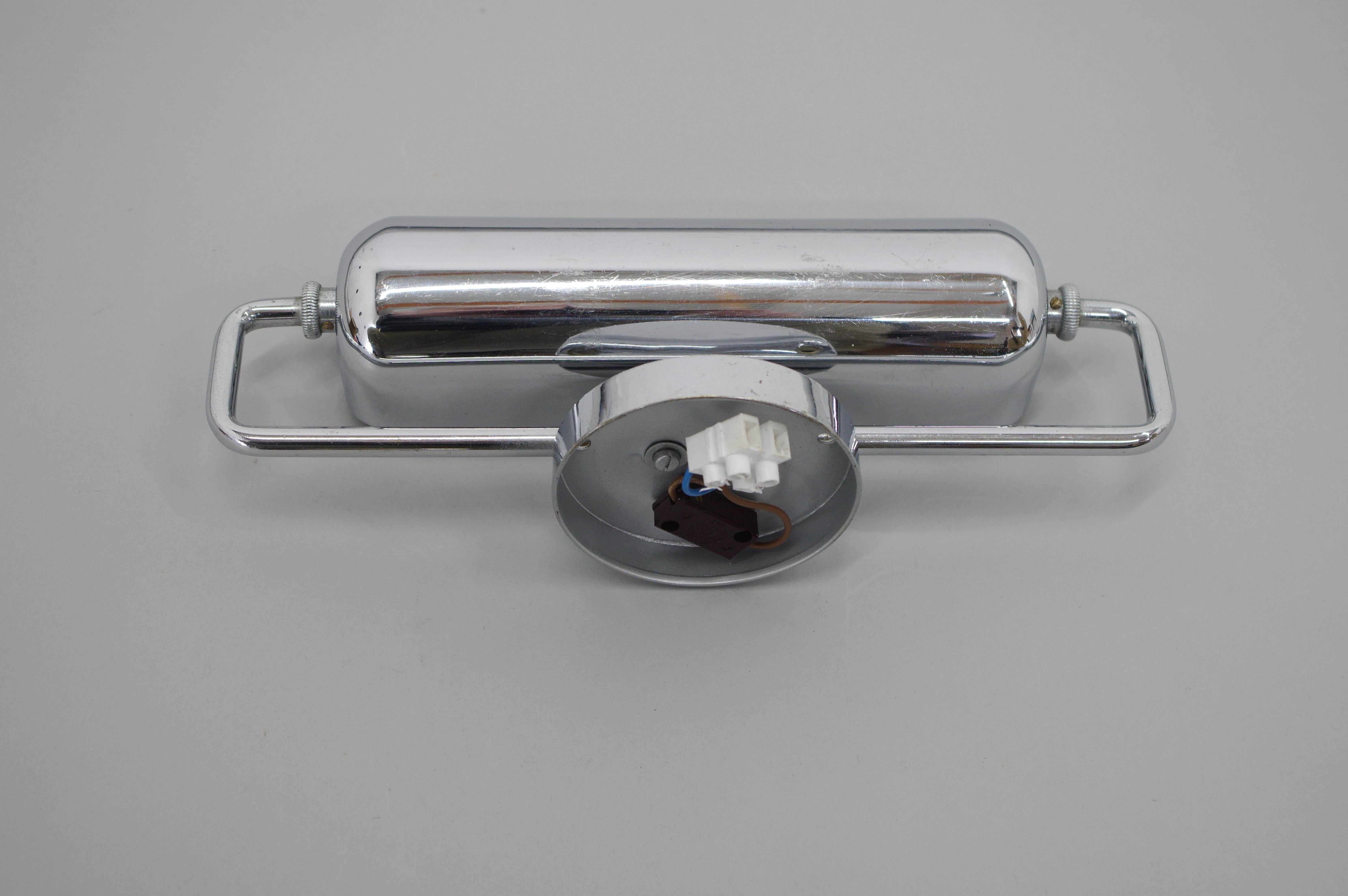 Bauhaus / Functionalist Wall Lamp with Rotating Shade, 1930s, Restored For Sale 3