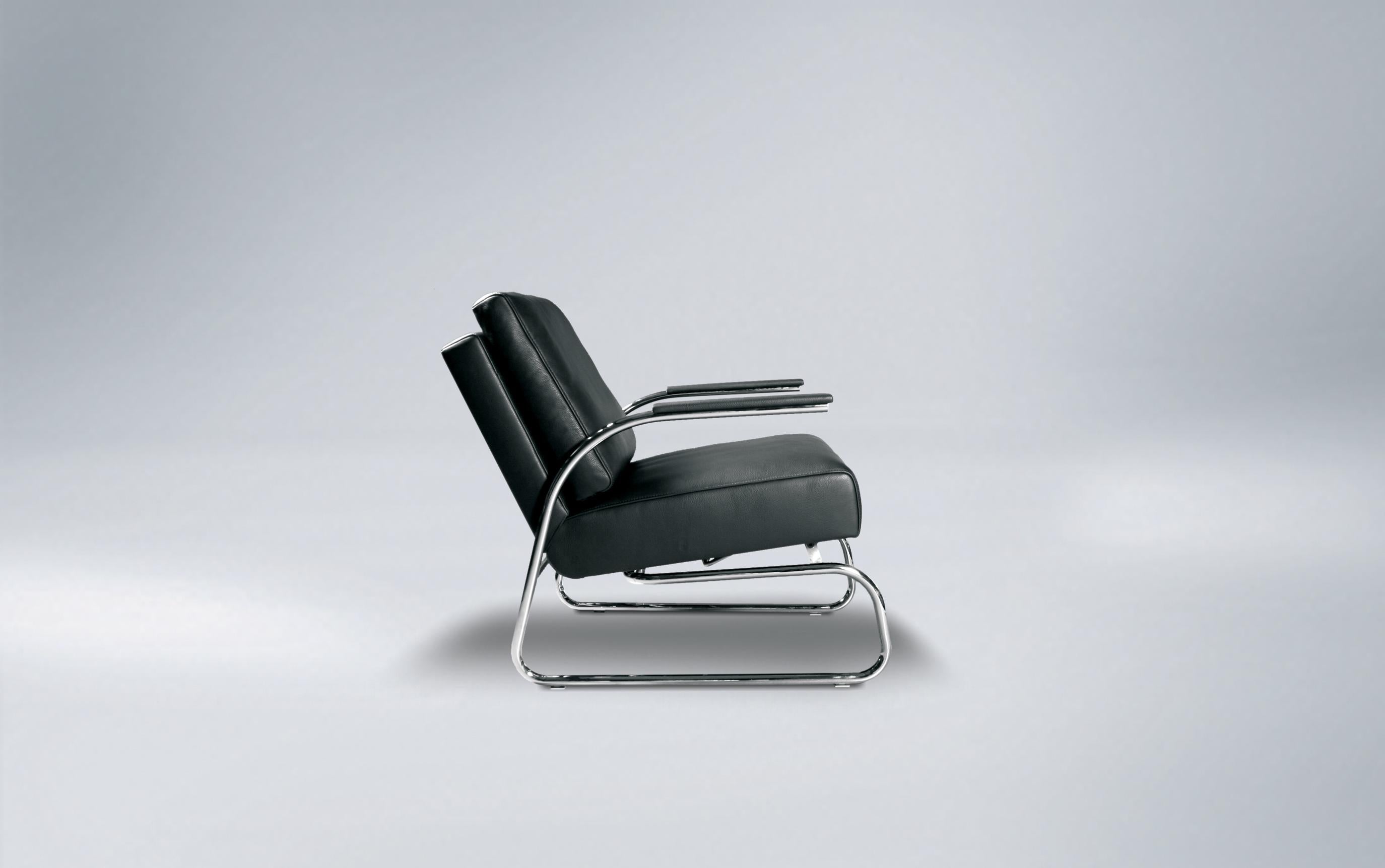 La chaise FSM Gabo de de Sede. Gabo a de multiples facettes. Prenez la chaise cantilever, élégante et stylée avec son profil classique à tube rond, ou l'élégante chaise à cadre à tube carré. Les deux se combinent bien comme chaises d'appoint