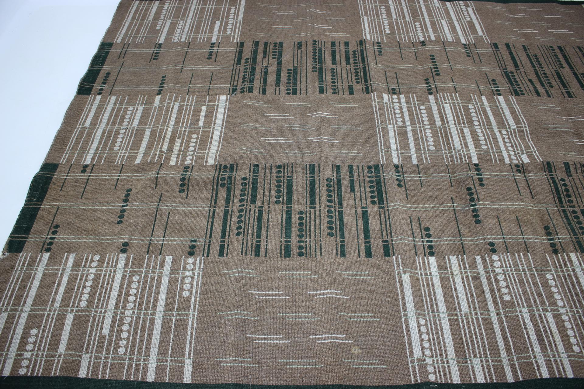 Bauhaus Geometric Carpet/Rug, circa 1940s / Czechoslovakia In Good Condition For Sale In Praha, CZ
