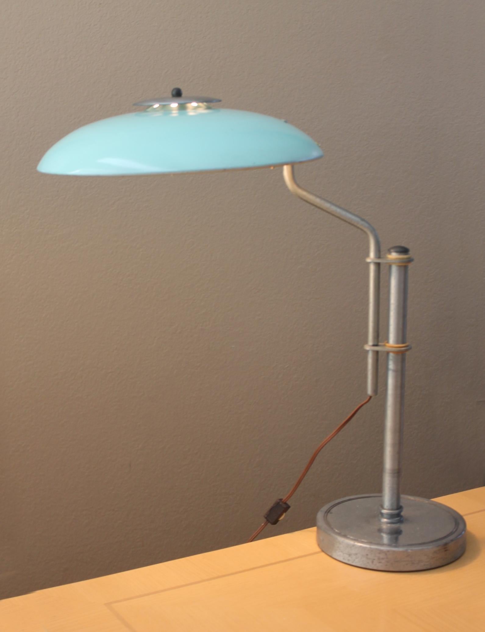 ¡Lámpara Bauhaus Gerald Thurston Art Decó de brazo oscilante de platillo! Lightolier Azul MCM 40s Estadounidense en venta