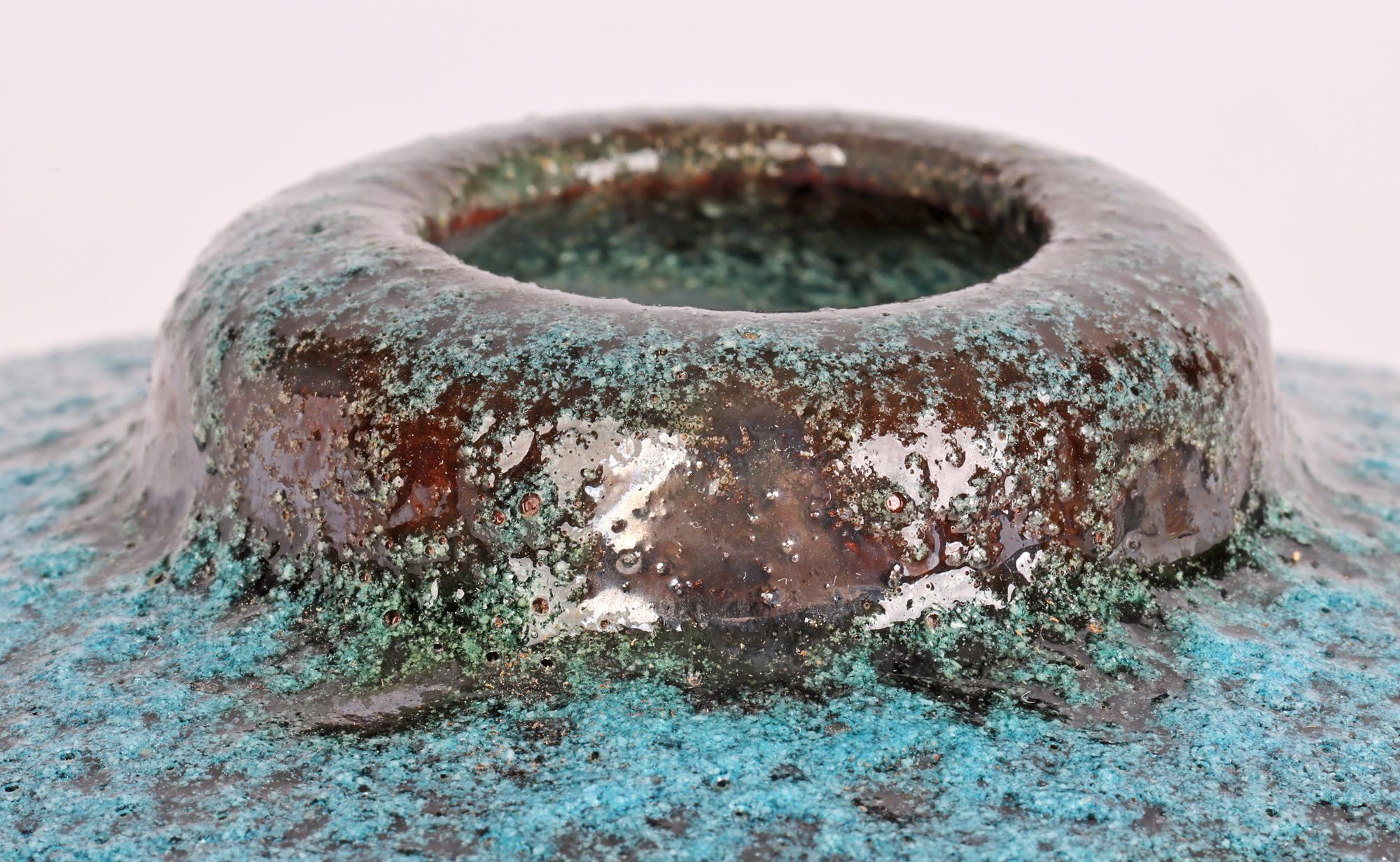 Vase rond cintré Art déco allemand Bauhaus à texture bleue émaillée en vente 7