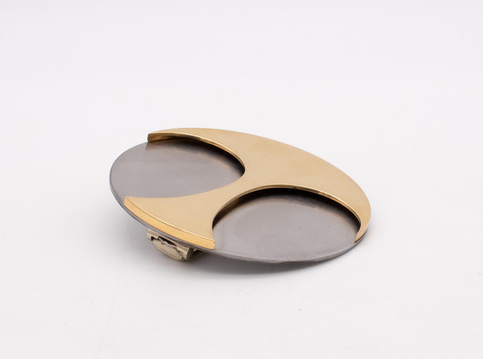 Bauhaus Germany 1970 Modernist Pendant Brooch in 18Kt Yellow Gold and Steel In Excellent Condition For Sale In Miami, FL