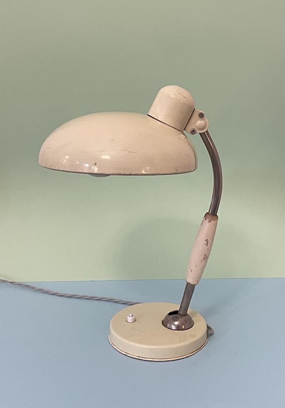 Bauhaus-Schreibtischlampe von  Christian Dell  Koranda Austria 1950 im Zustand „Gut“ im Angebot in Debrecen, HU