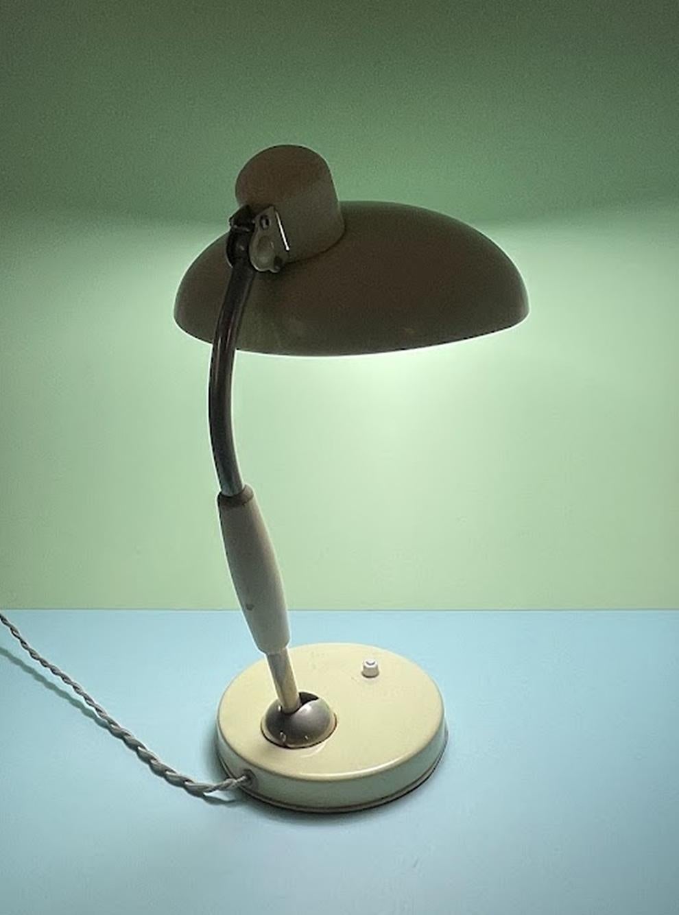 Bauhaus-Schreibtischlampe von  Christian Dell  Koranda Austria 1950 im Angebot 1