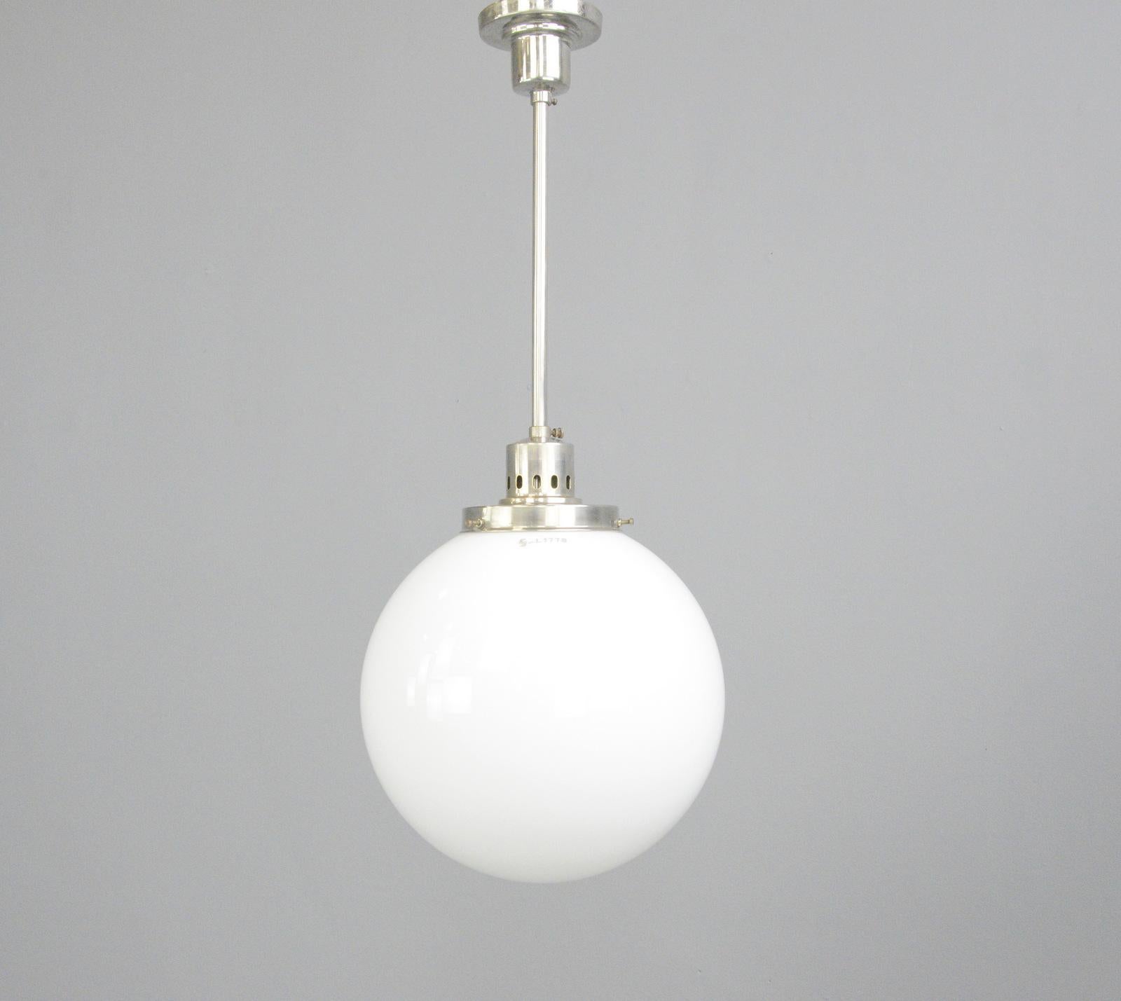 Bauhaus globe pendant light by Siemens, circa 1930s

- Opaline glass globe
- Polished nickel gallery and stem
- Takes E27 fitting bulbs
- Model L1778
- Made by Siemens & Schukert
- German ~ 1930s
- Measures: 30cm wide x 35cm tall - 70cm tall