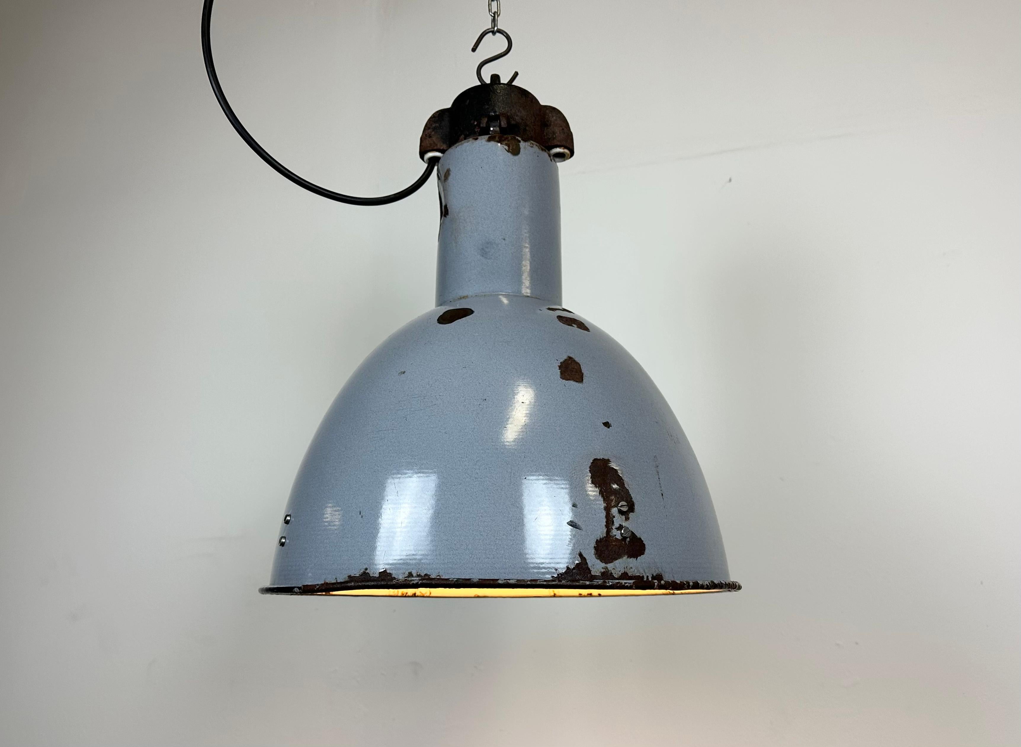 Bauhaus Grey Enamel Industrial Pendant Lamp, 1950s For Sale 6