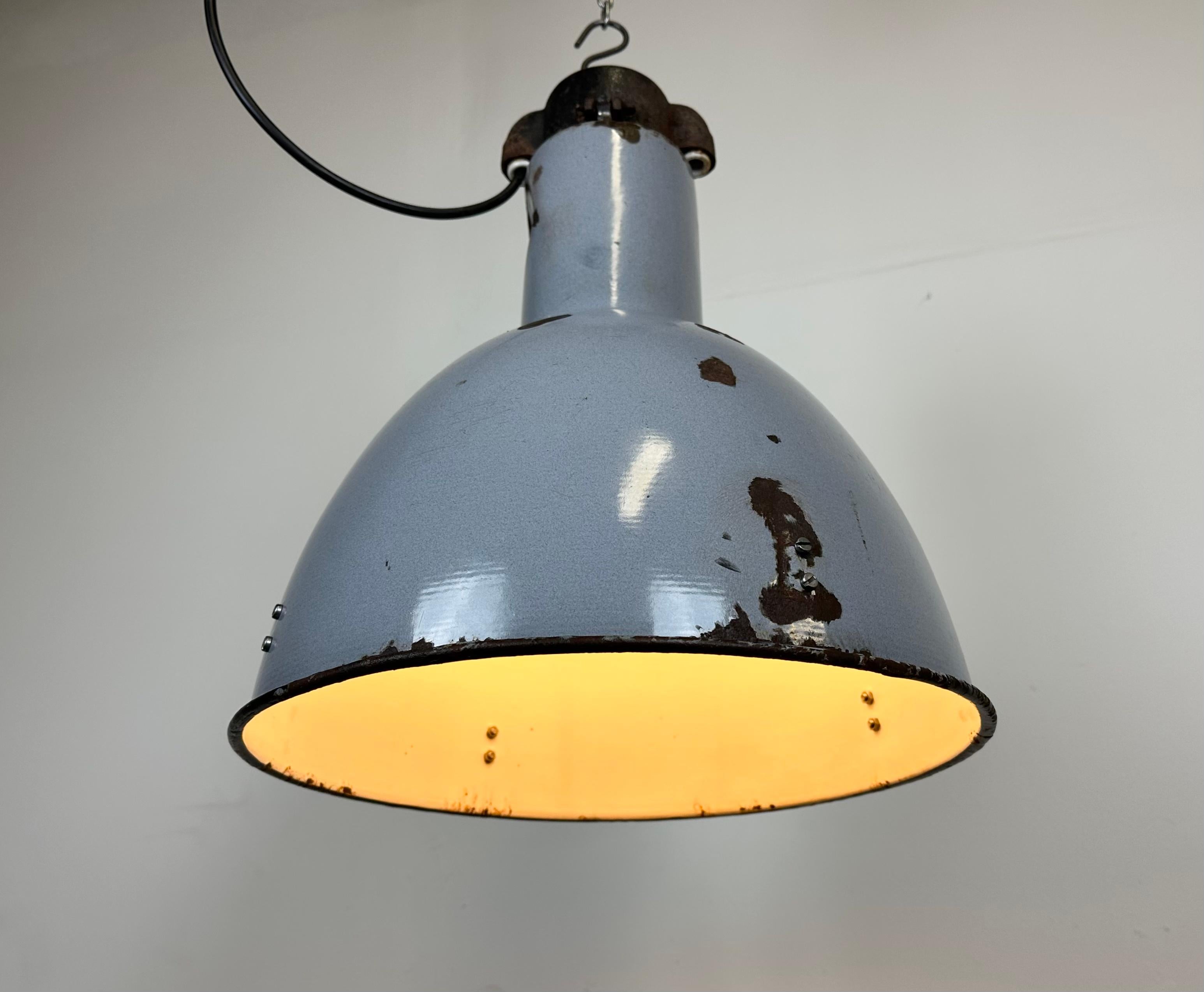 Bauhaus Grey Enamel Industrial Pendant Lamp, 1950s For Sale 7