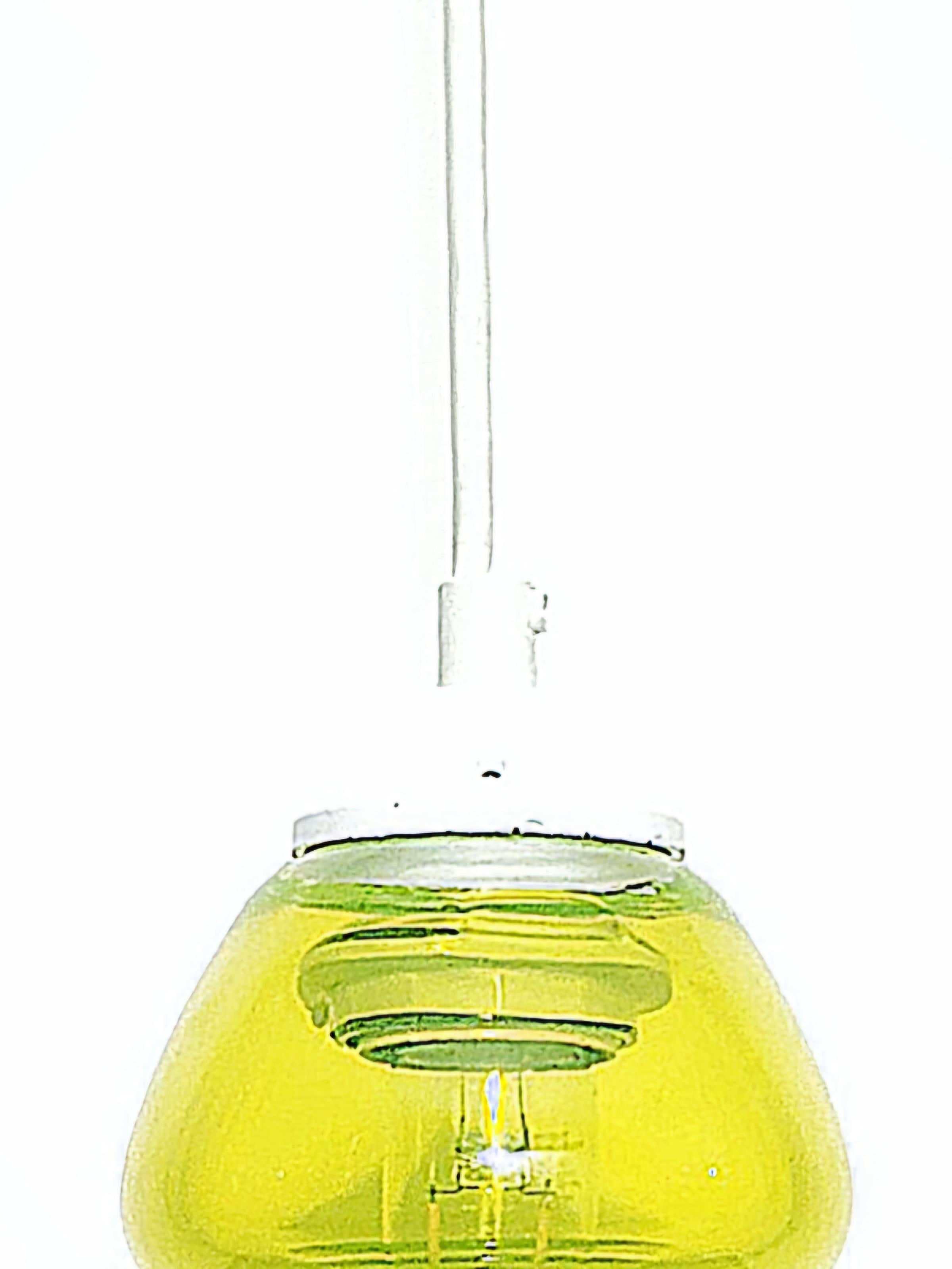 Moderne Pendentif cône Bauhaus Groove Series jaune opale, en verre fait à la main en vente