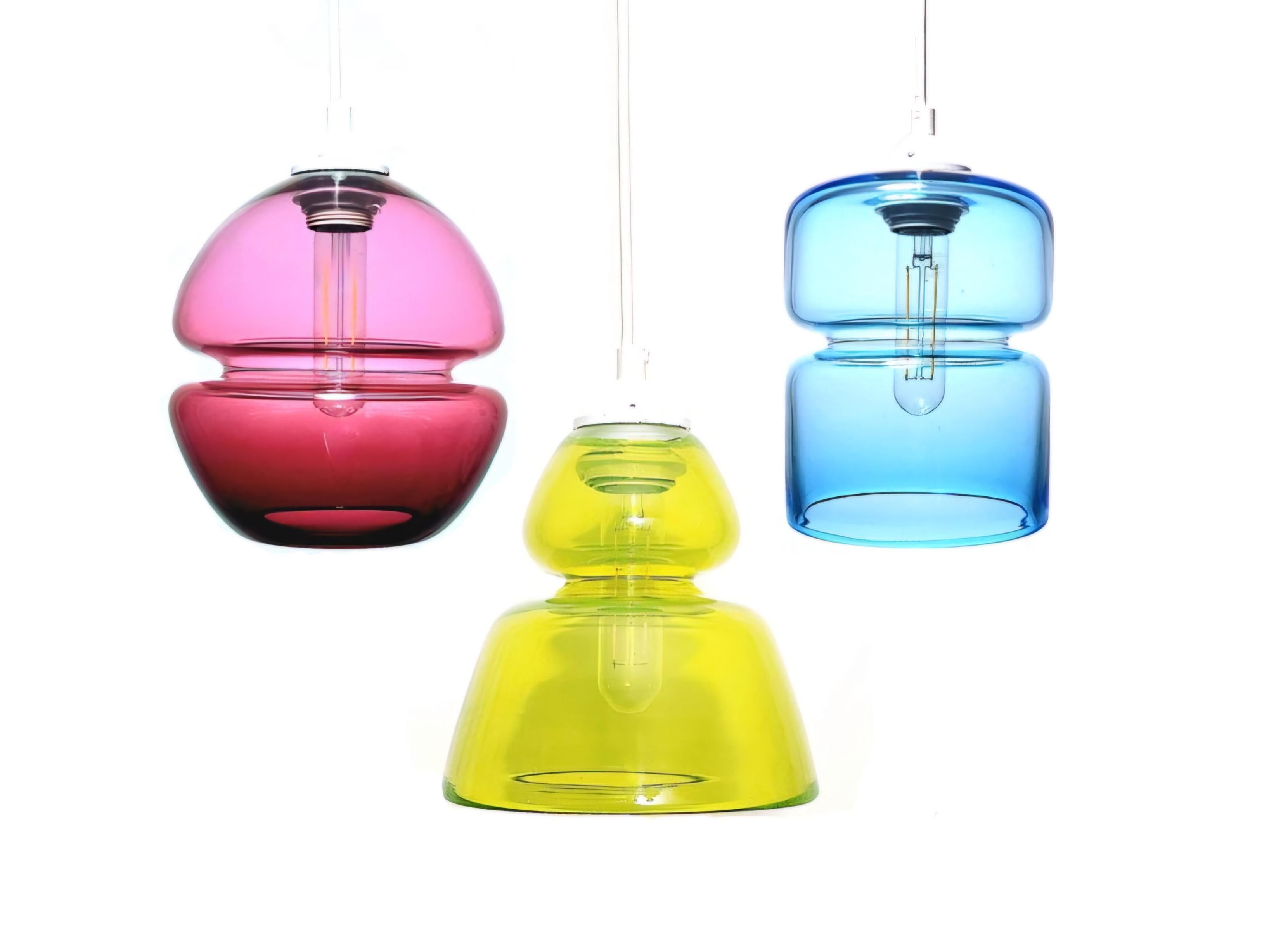 Moderne Pendentif orbe Bauhaus Groove Series en rubis, éclairage en verre moderne fait à la main en vente