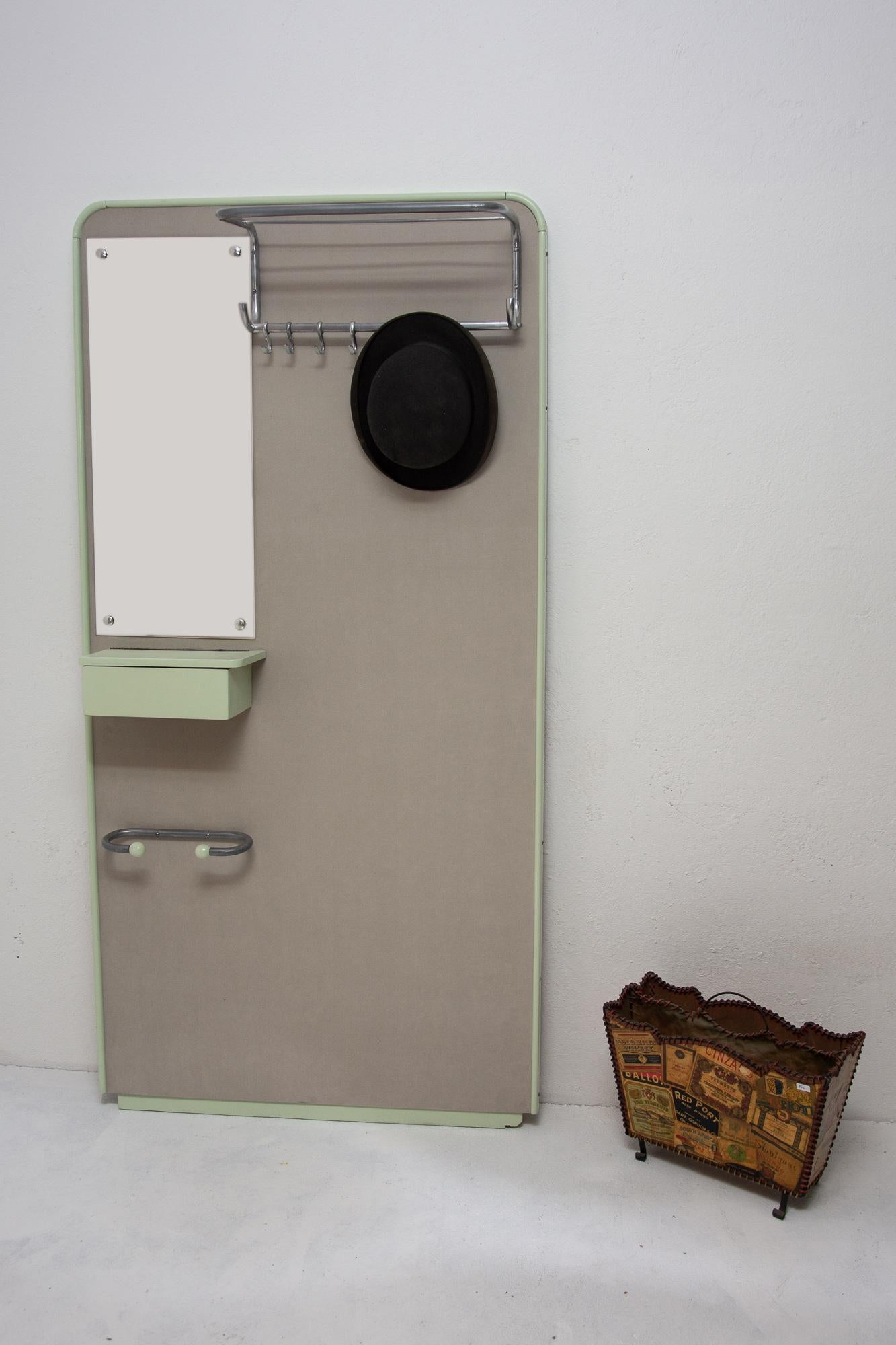 A beautiful example of Bohemian pre-war functionalism represents this model of entrance clothes stand with mirror. It was made in the 1930s by Mucke-Melder company. The rack features a chromed holder for hats, a new mirror and an umbrella
