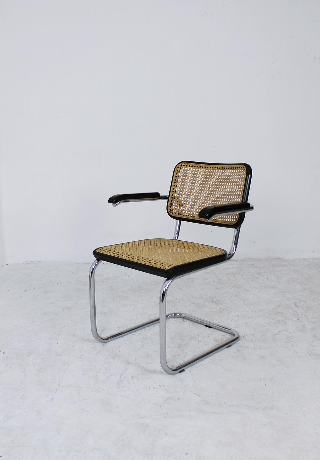Bauhaus Icon Thonet Cantilever Armchairs Model B64 by Marcel Breuer, 1927 In Good Condition For Sale In Debrecen-Pallag, HU