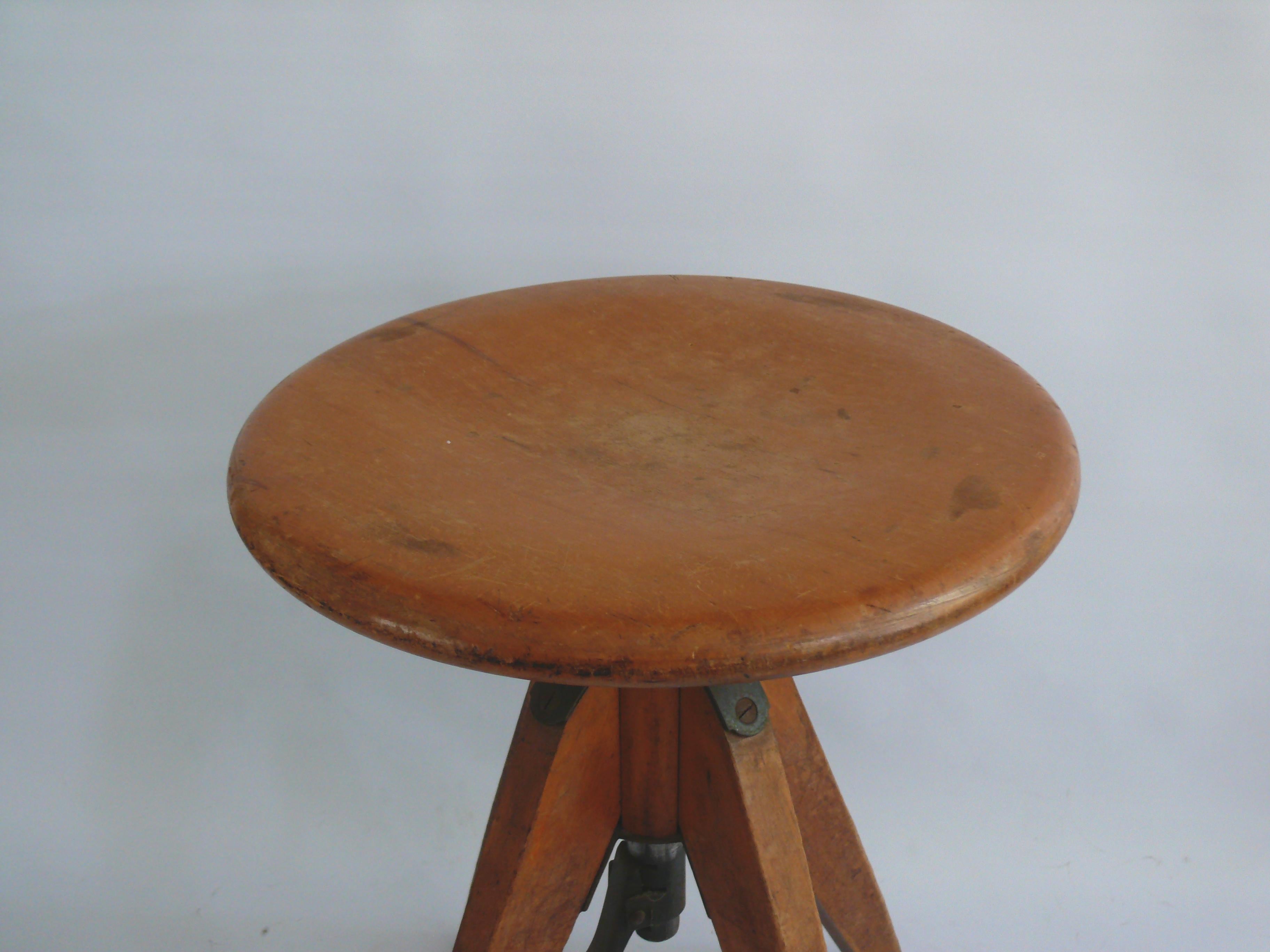 Travail du bois Tabouret pivotant industriel Bauhaus, Allemagne - Début du 20e siècle en vente