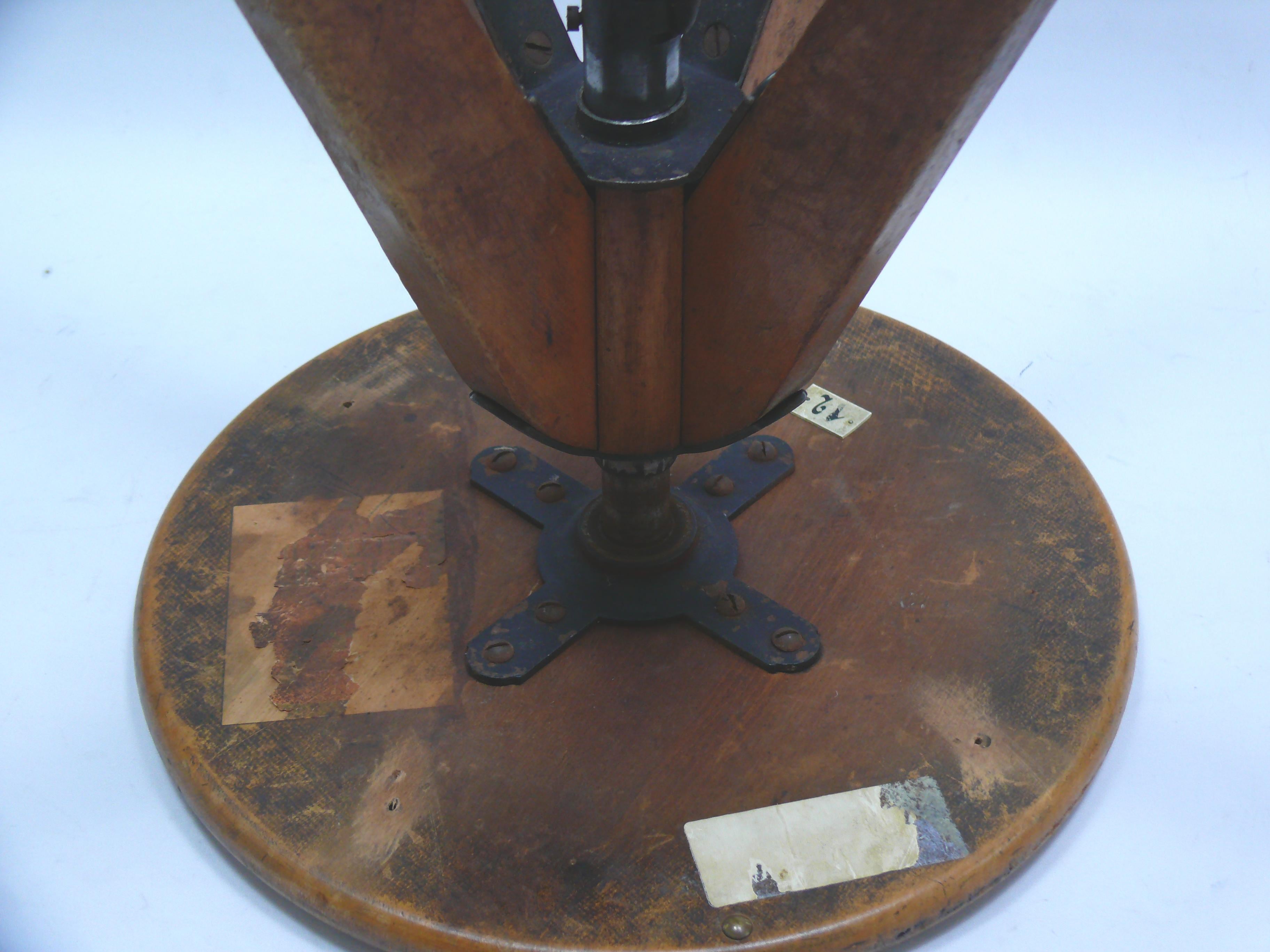 Milieu du XXe siècle Tabouret pivotant industriel Bauhaus, Allemagne - Début du 20e siècle en vente