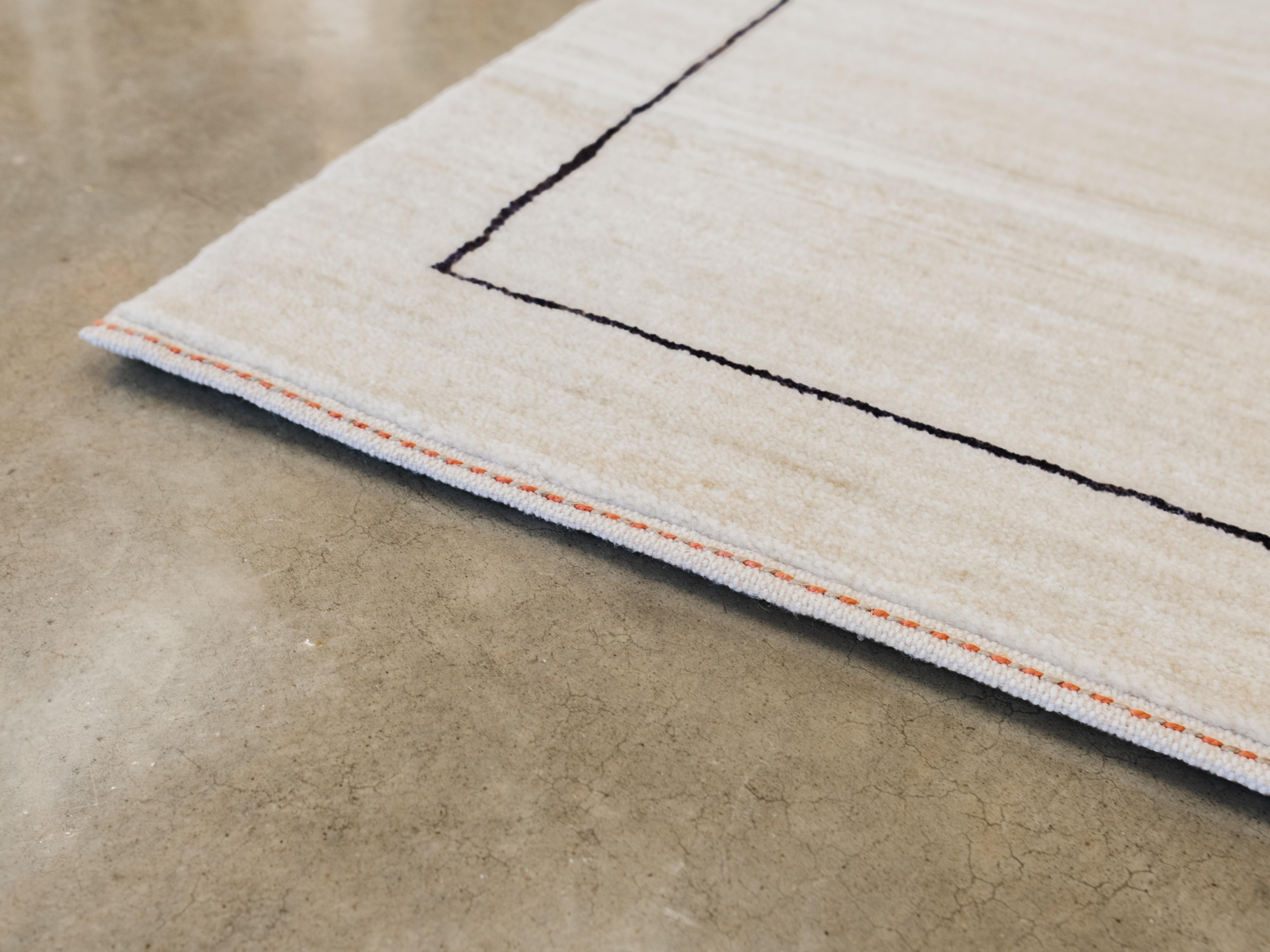 Tappeto persiano geometrico di ispirazione Bauhaus in seta colorata su lana crema 6' x 9' In condizioni Nuovo in vendita a New York, NY