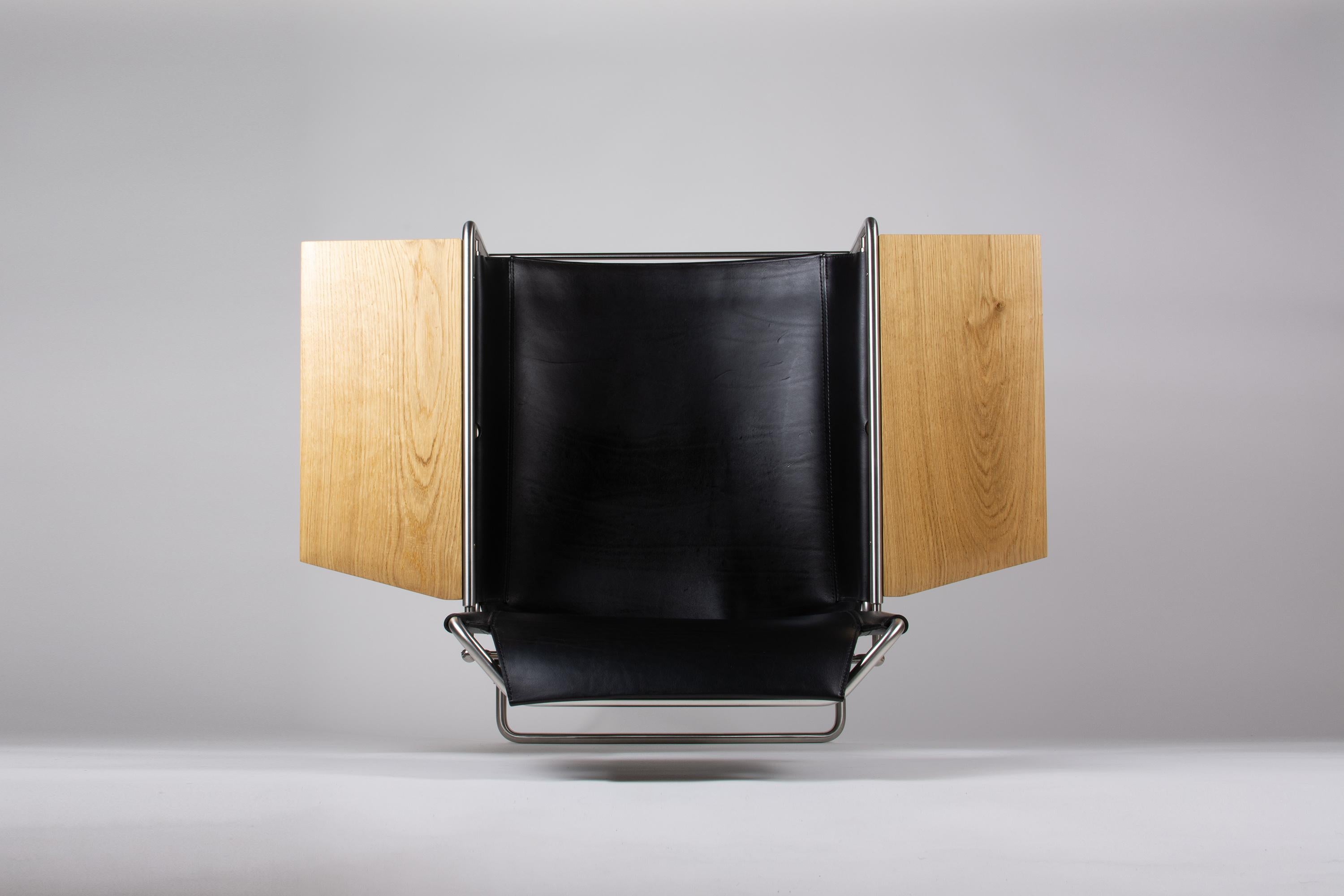 Bauhaus inspired Leather Chair allowing Rocking Motion For Sale 4