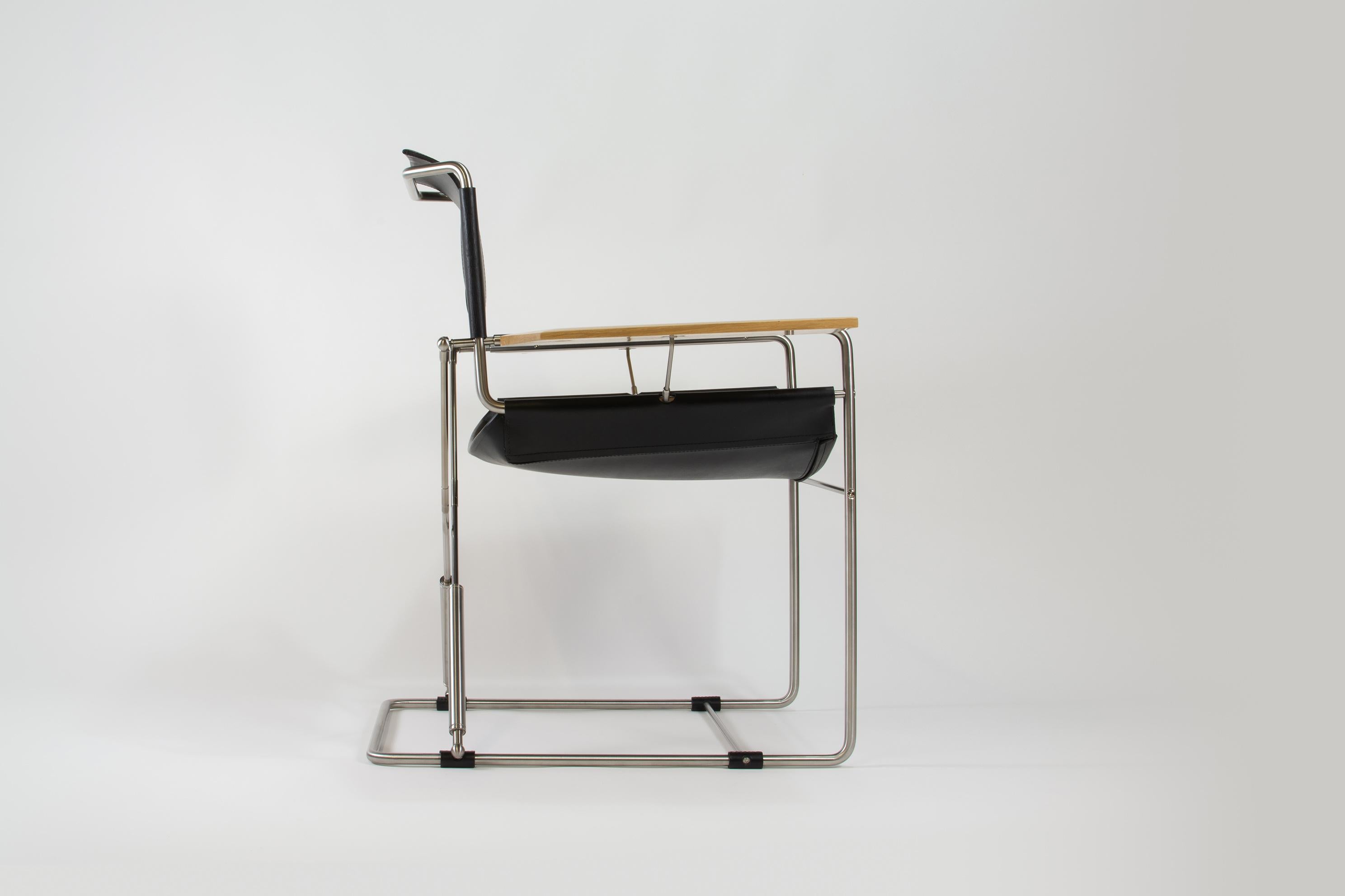 Chaise en cuir inspirée du Bauhaus permettant de basculer Neuf - En vente à KRAKÓW, PL