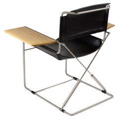 Chaise en cuir inspirée du Bauhaus permettant de basculer