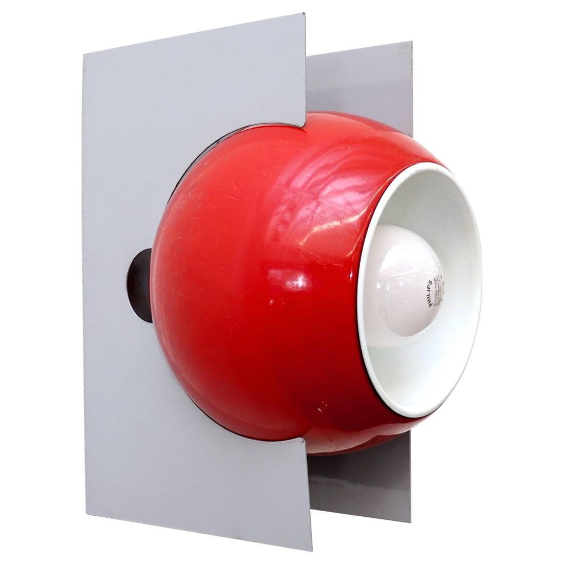 Lampe globe murale rouge et grise d'inspiration Bauhaus du milieu du siècle dernier en vente