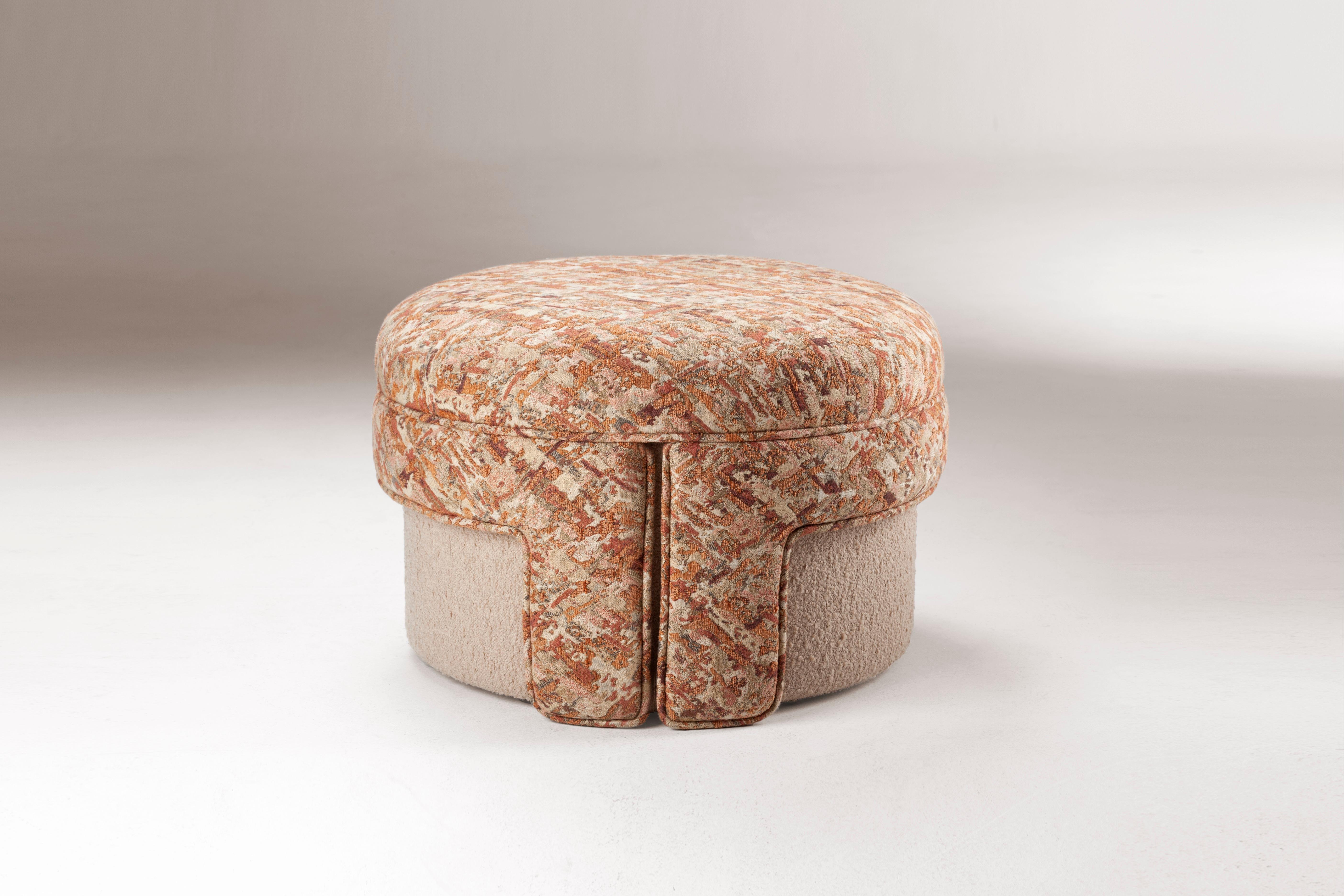 L’Unité pouf is proportional and sculptural, perfectly made to the human scale. It gathers strong upholstered shapes lightly supported on elegant stands. A piece that excites the eye and imagination, inspired by modernist architecture’s style and