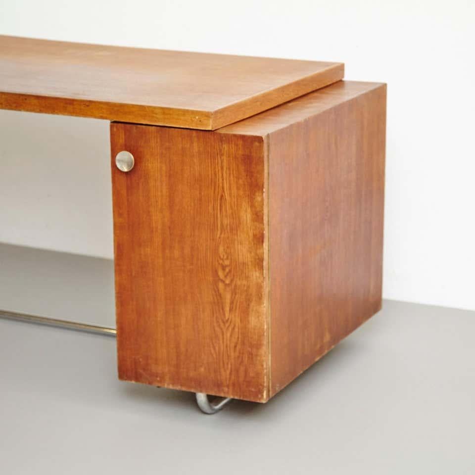 Großer Bauhaus-Schreibtisch aus Holz und Metallrohr, um 1930 im Angebot 5