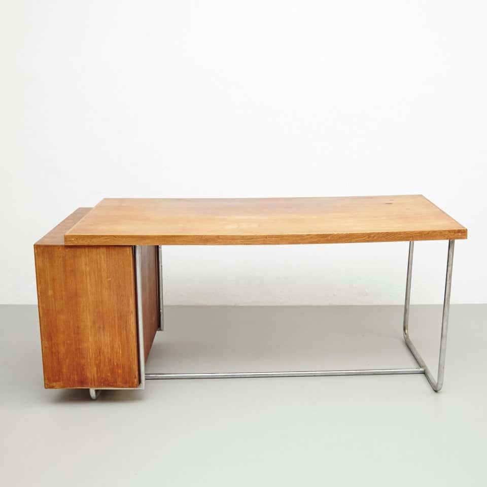 Großer Bauhaus-Schreibtisch aus Holz und Metallrohr, um 1930 im Angebot 13