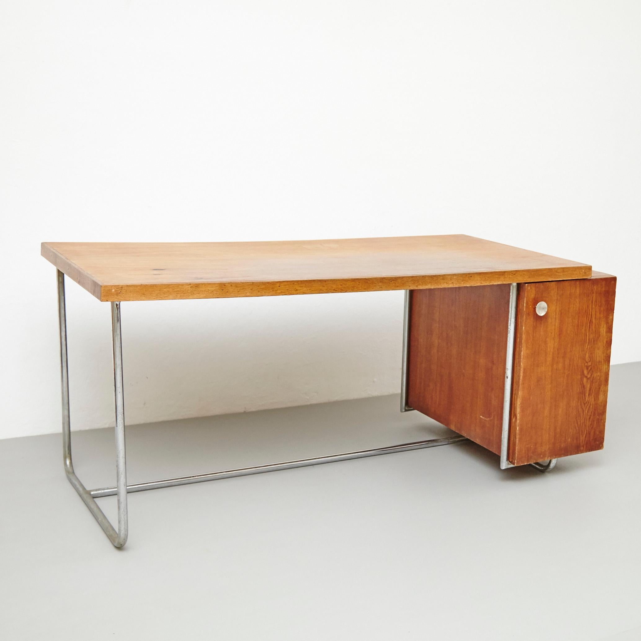 Mid-Century Modern Bauhaus Large Desk in Wood and Tubular Metal, circa 1930