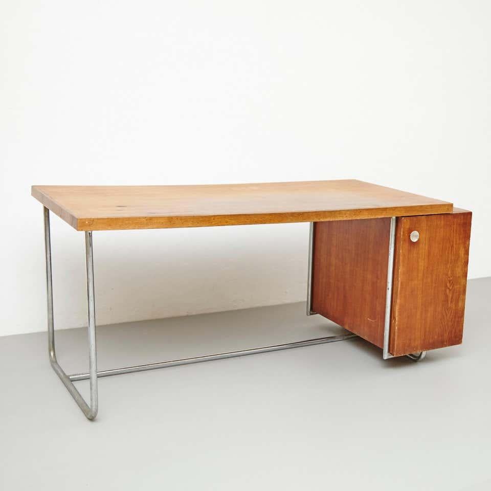 Mid-Century Modern Bauhaus Large Desk in Wood and Tubular Metal, circa 1930 For Sale