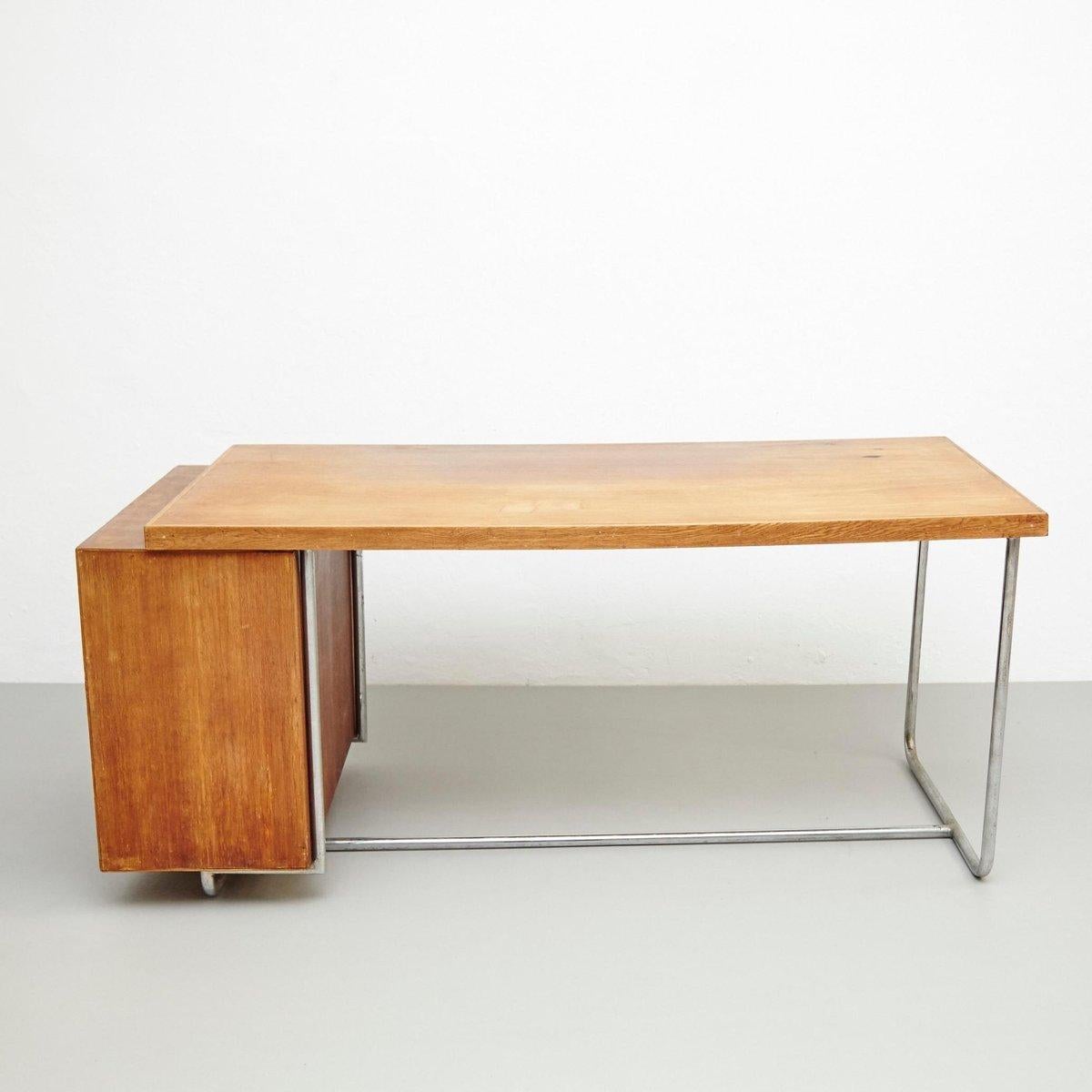 Mid-Century moderno Bauhaus Large Desk in Wood and Tubular Metal, circa 1930 in vendita
