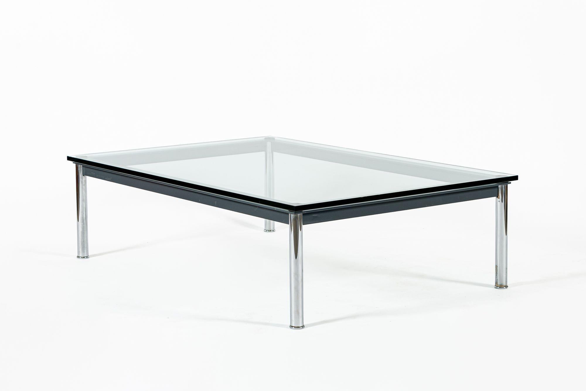 Bauhaus LC10-P Low Glass Coffee Table by Le Corbusier for Cassina In Good Condition In Detroit, MI