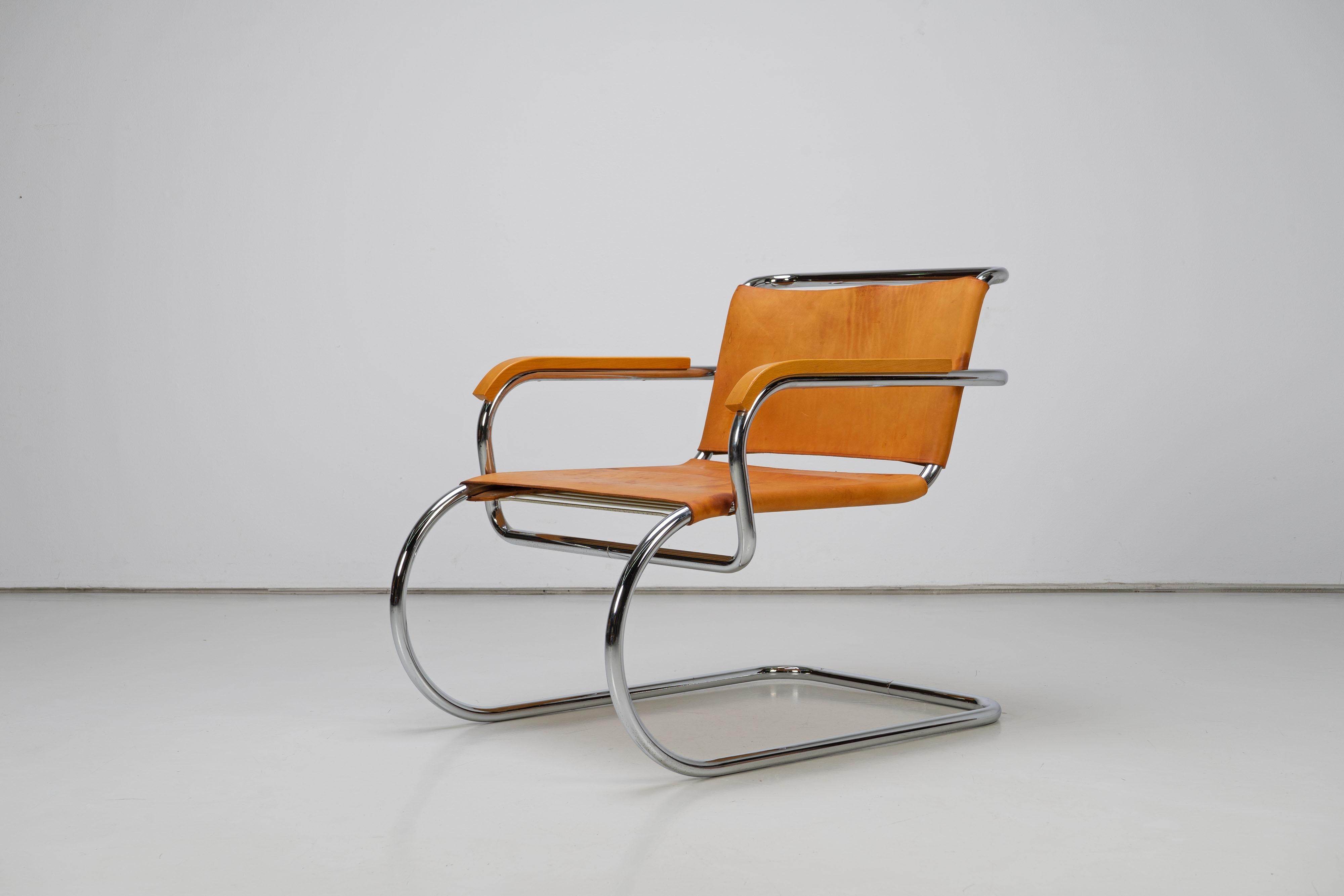 Bauhaus Leather Cantilever Chairs by Franco Albini Triennale, 1933 In Fair Condition In Rosendahl, DE
