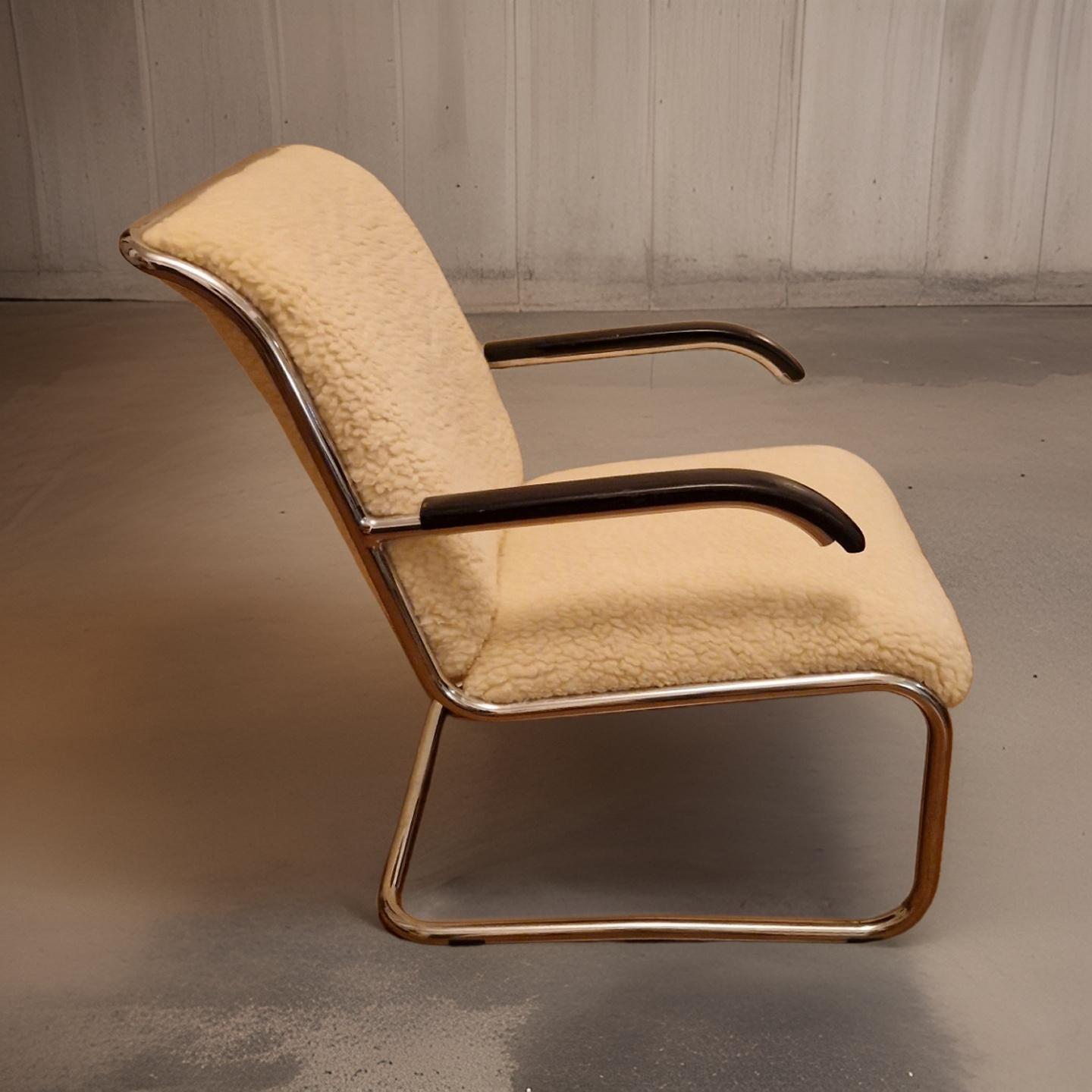 Bauhaus tubelar frame lounge chair. Reupholstered in thick and tactile Merino wool fabric. The chair has the original steel springs in the seat and back. The original jute inside has also been preserved. 
The frame is made out of metal tubes. It is