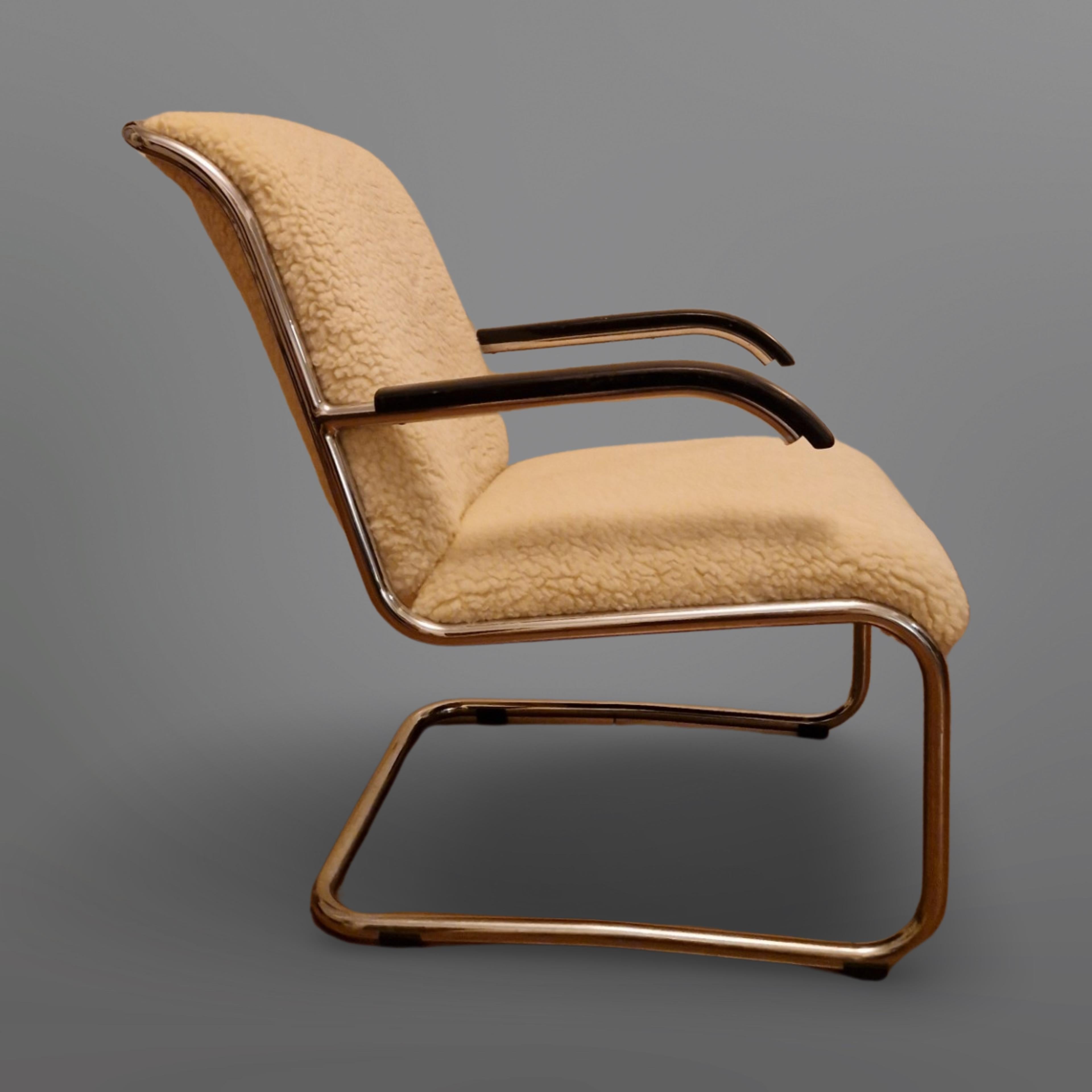 Bauhaus lounge chair with wool teddy upholstery, Netherlands 1930s In Good Condition In ECHT, NL