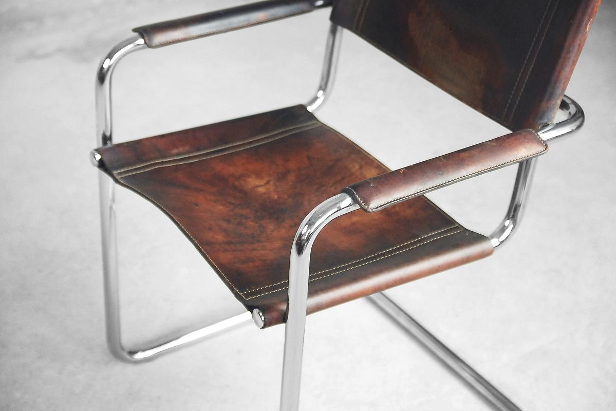 This set of four Classic MG5 cantilever chairs was designed by Matteo Grassi for Centro Studio. These Bauhaus style chairs were originally manufactured in Italy during the 1960s. The chairs feature beautiful and thick patinated leather seating, back