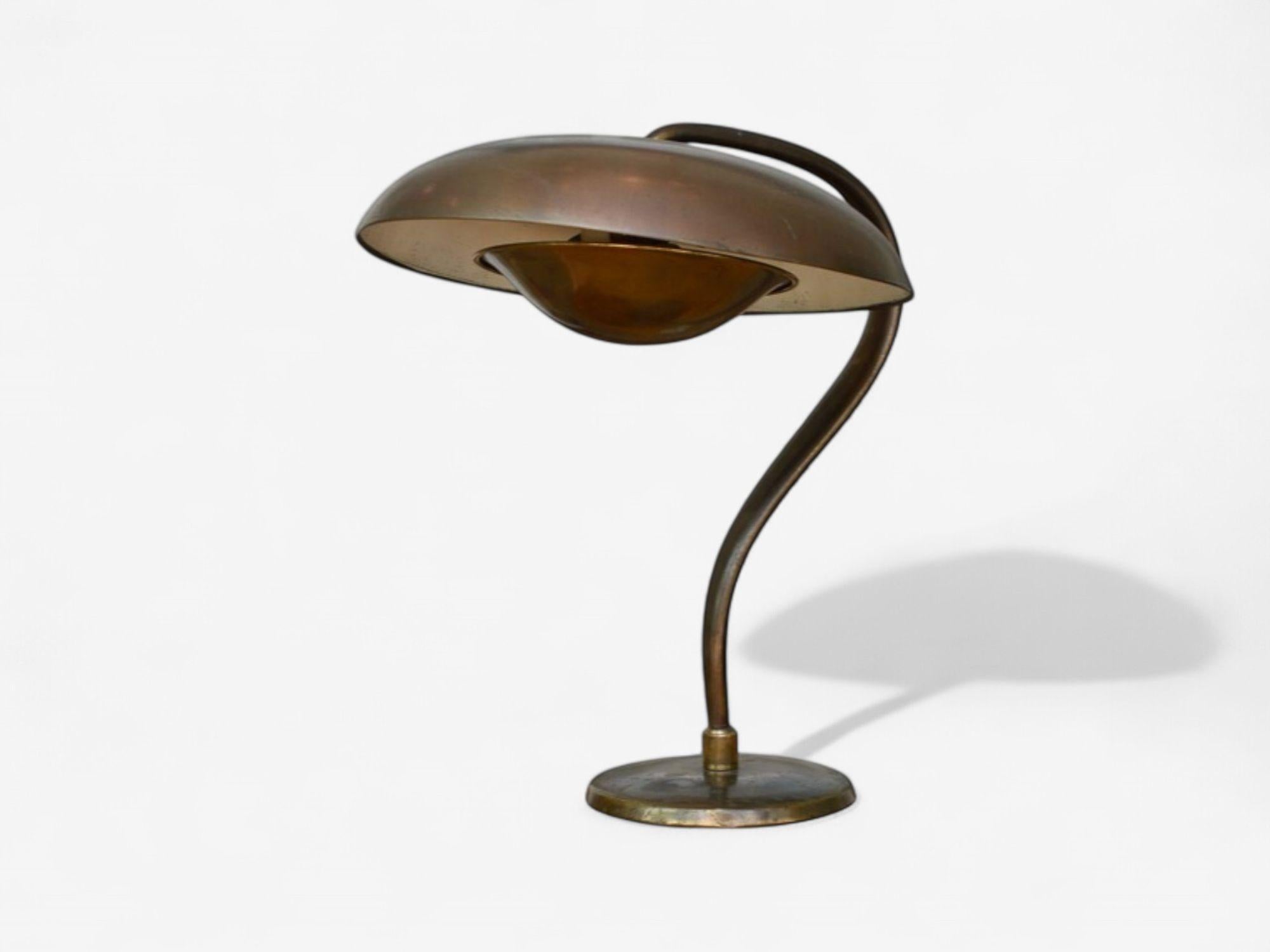 Bauhaus, Mid-Century Modern, Desk Lamp, Gilt Metal, Germany, 1930s In condizioni buone in vendita a Manhasset, NY