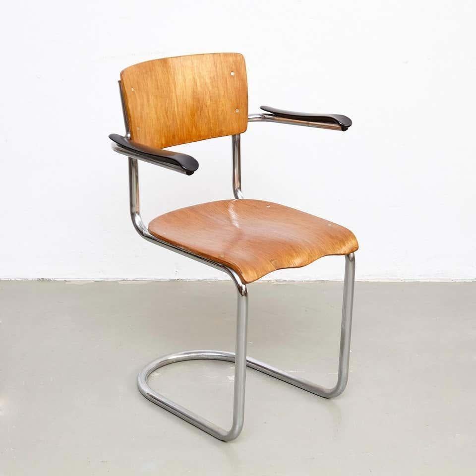 Bauhaus chair by unknown designer, probably Gispen.
Manufactured in Holland, circa 1930.

In good original condition with minor wear consistent with age and use.
Some restorations as shown on the photos.