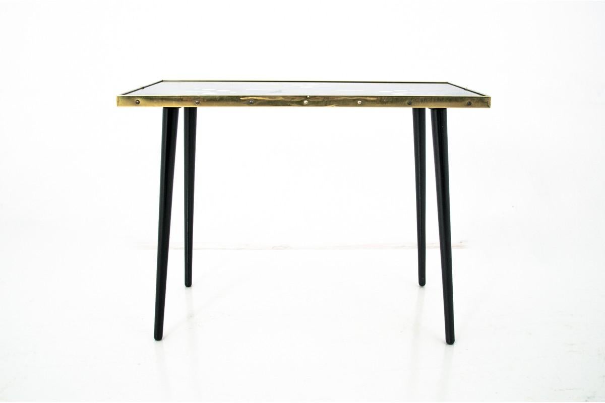 Glass top coffee or side table with Bauhaus motif.
Comes from Germany, 1969.
